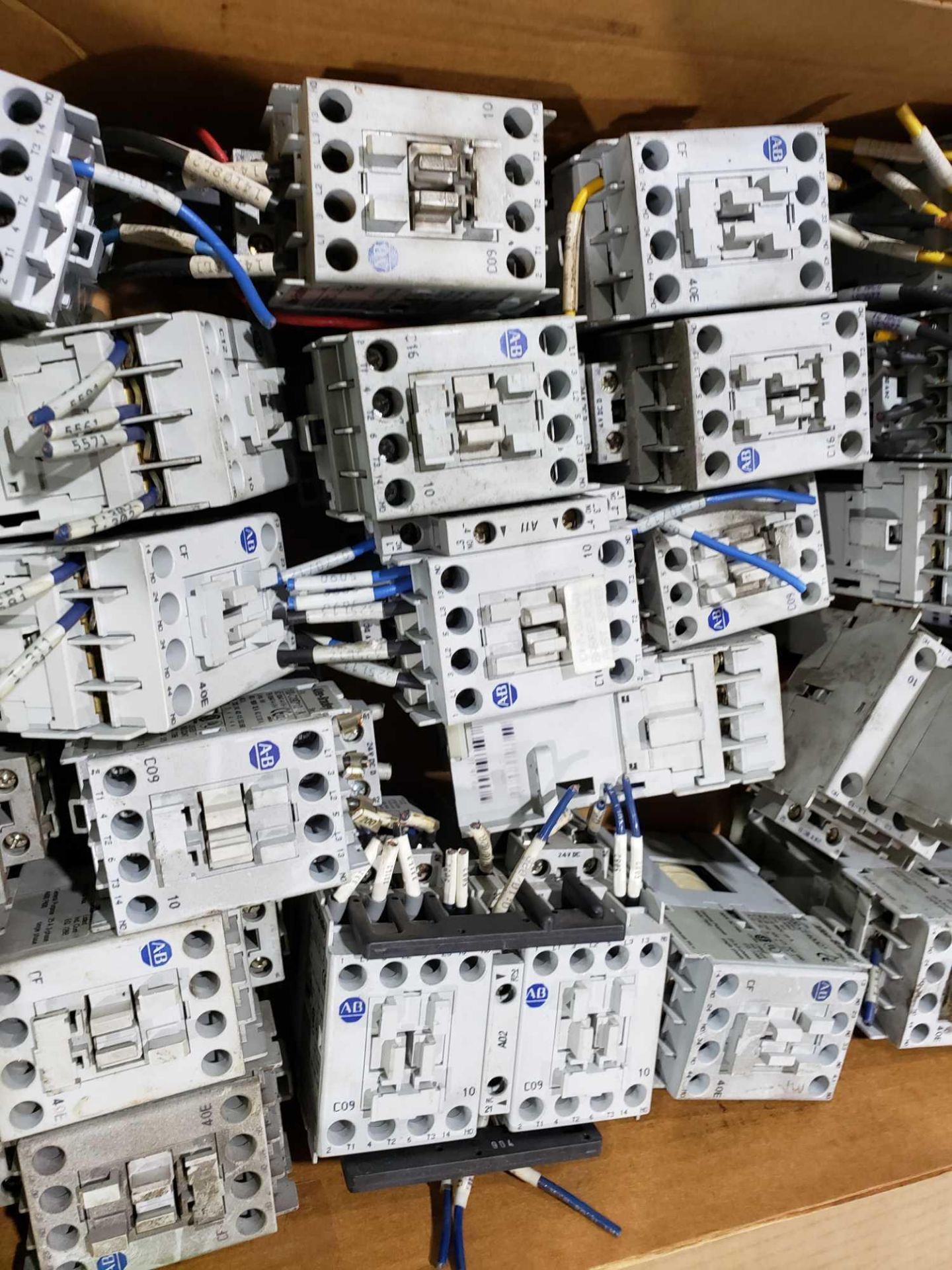 Large Qty of Allen Bradley Contactors in assorted sizes and part numbers. - Image 3 of 4
