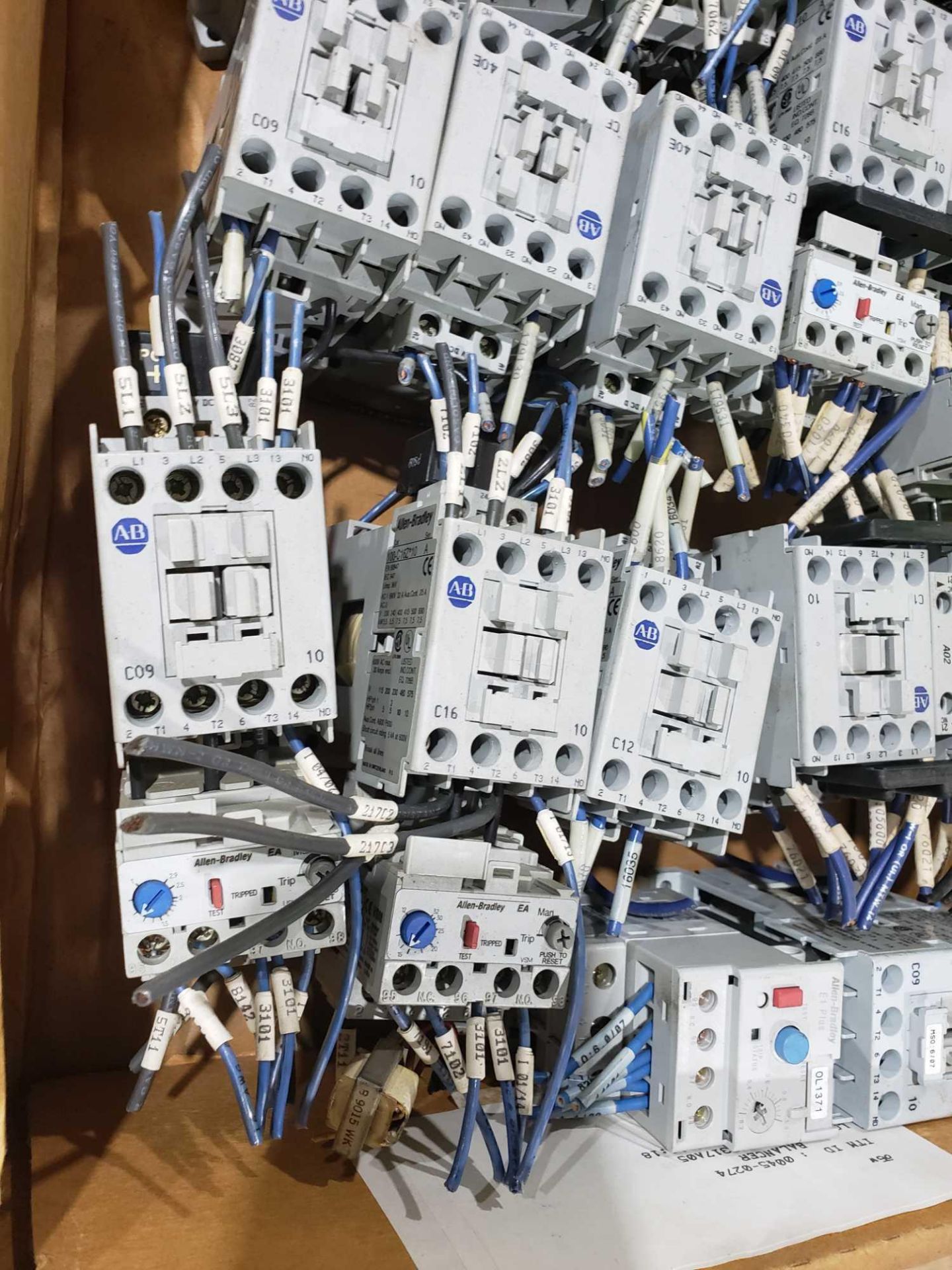 Large Qty of Allen Bradley Contactors in assorted sizes and part numbers. - Image 5 of 5