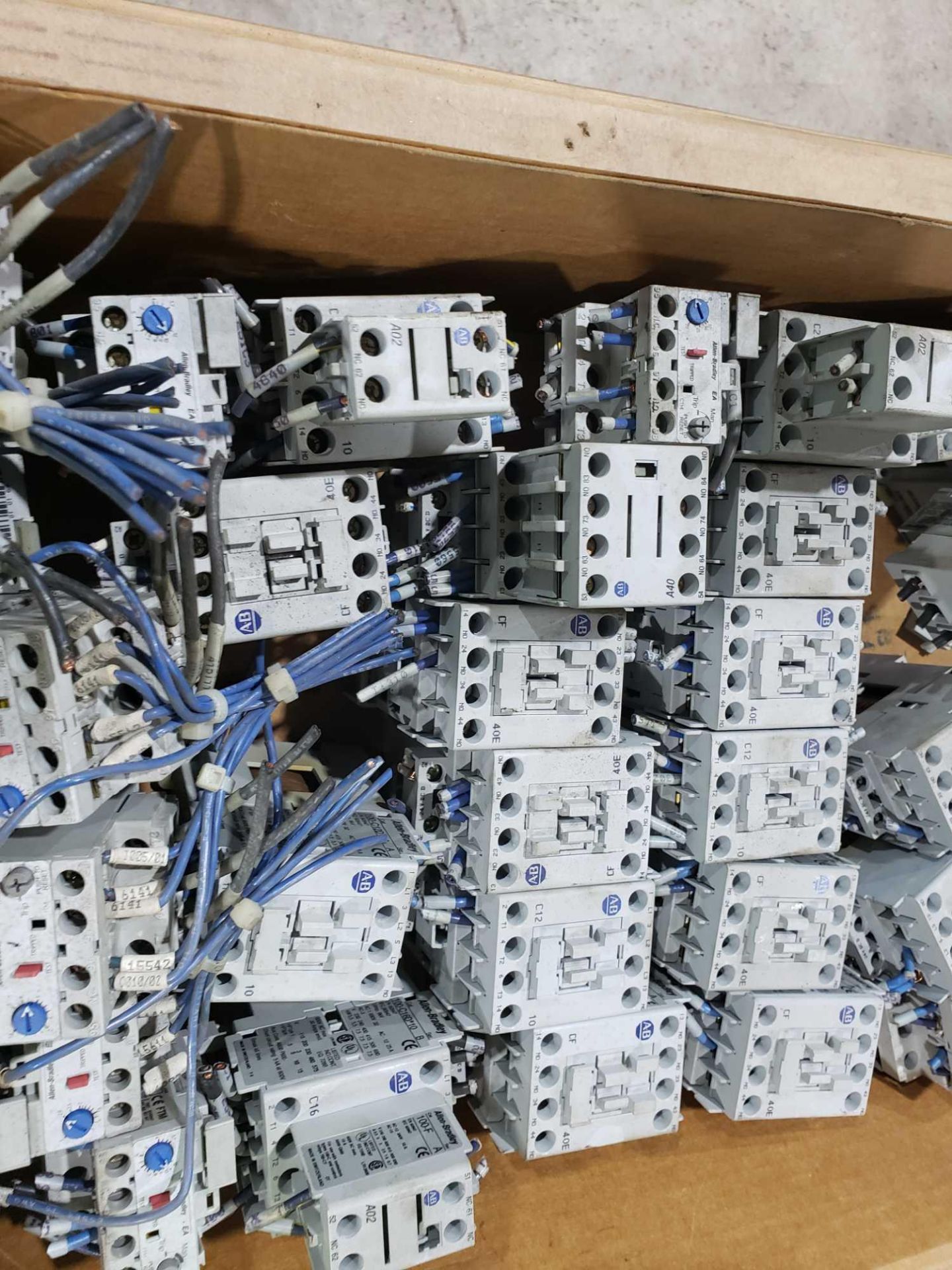 Large Qty of Allen Bradley Contactors in assorted sizes and part numbers. - Image 3 of 5