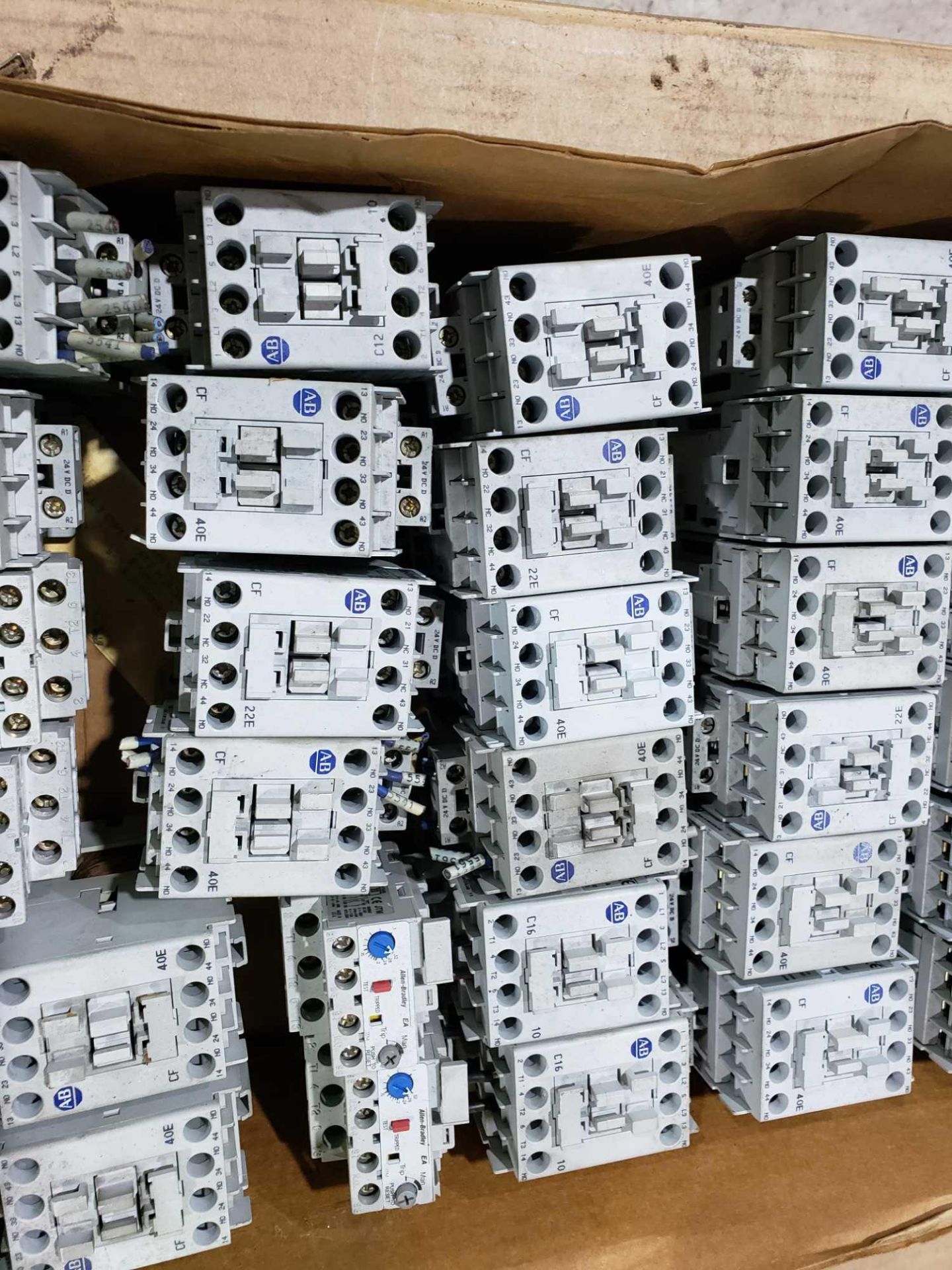 Large Qty of Allen Bradley Contactors in assorted sizes and part numbers. - Image 3 of 4