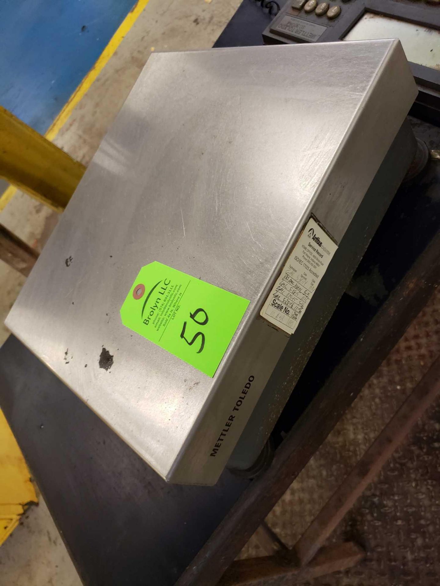 Mettler Toledo Platform shipping scale with tabletop unit included. SC30 digital read out. - Image 3 of 5