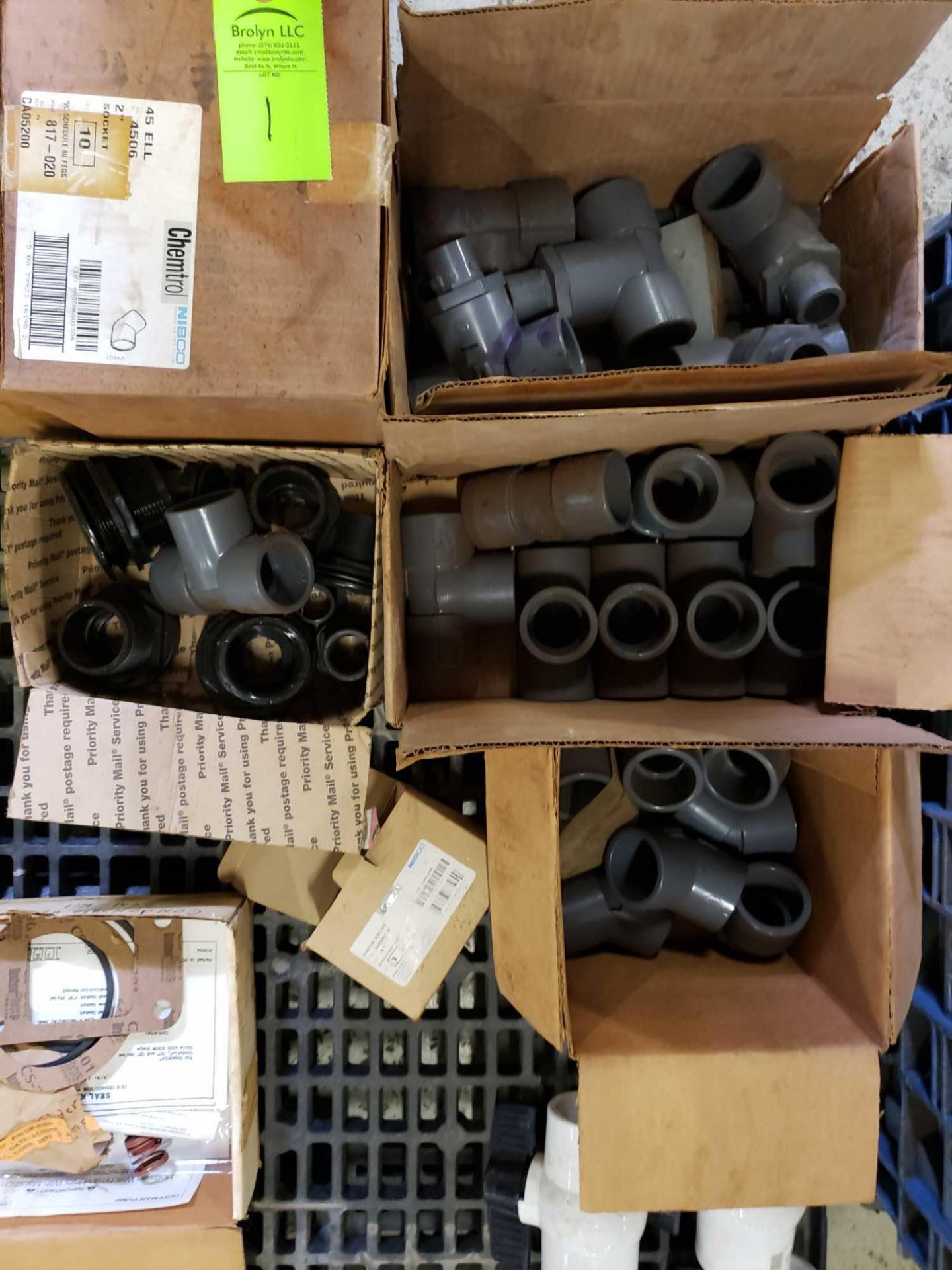 (2) pallets of Chemtrol pipe, pipe fittings,seals and more. - Image 6 of 6