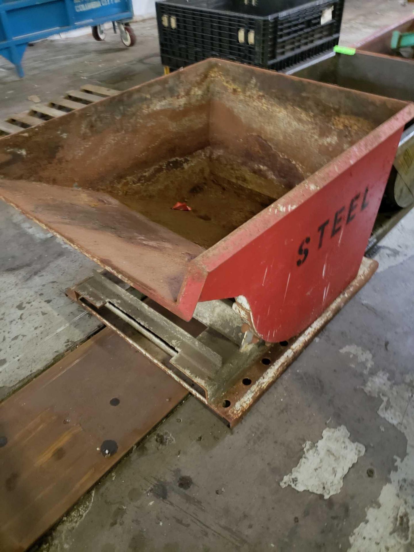 Steel self dumping hopper. - Image 2 of 2