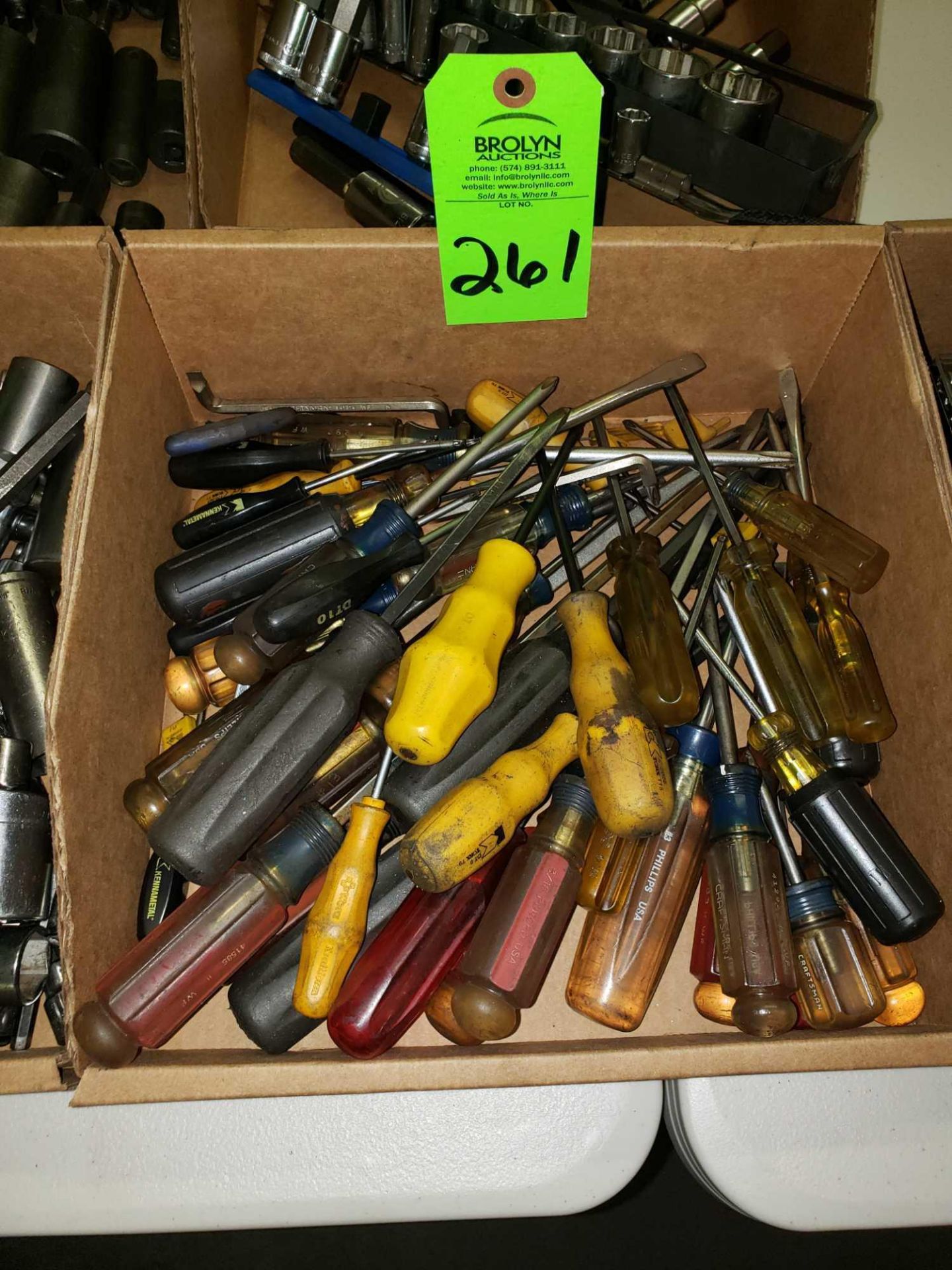 Lot of assorted screwdrivers.