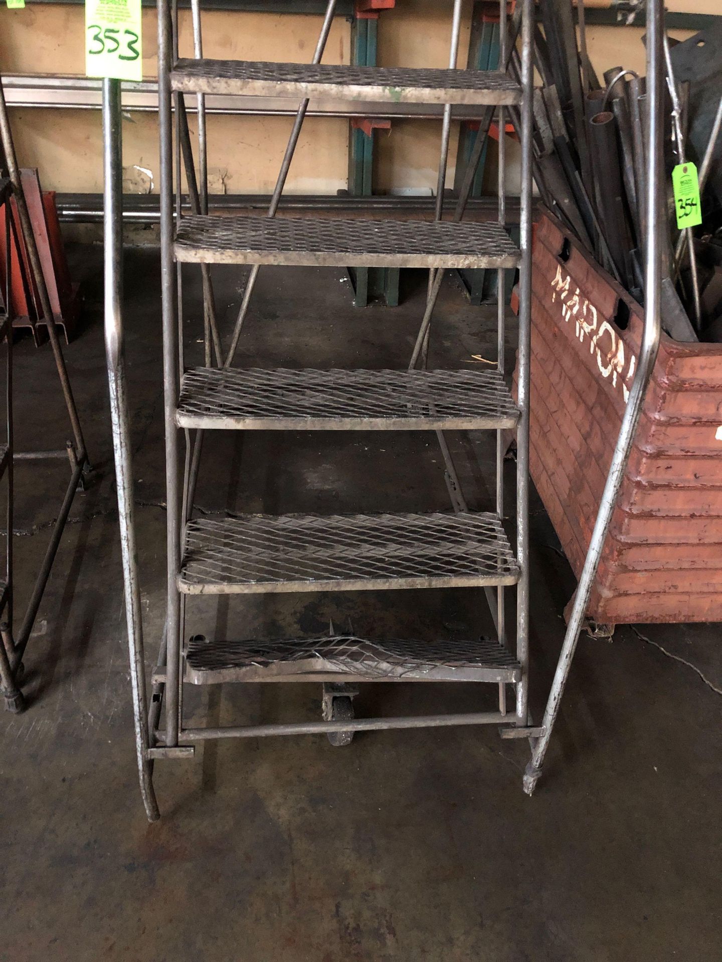 9 step rolling ladder. - Image 2 of 2