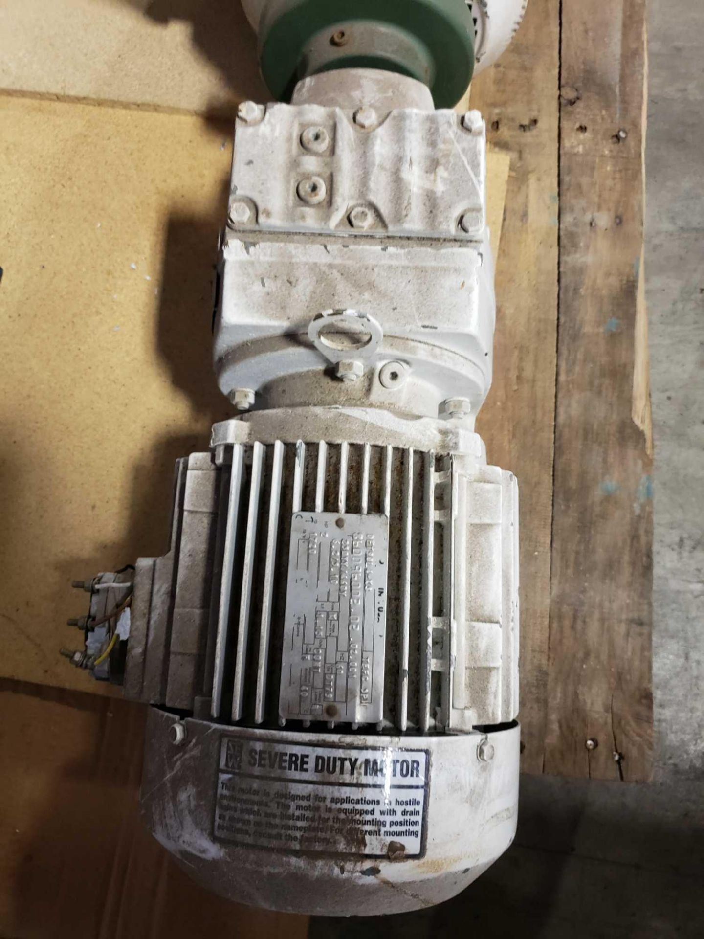 Pallet of assorted motors with gear drives. - Image 10 of 12