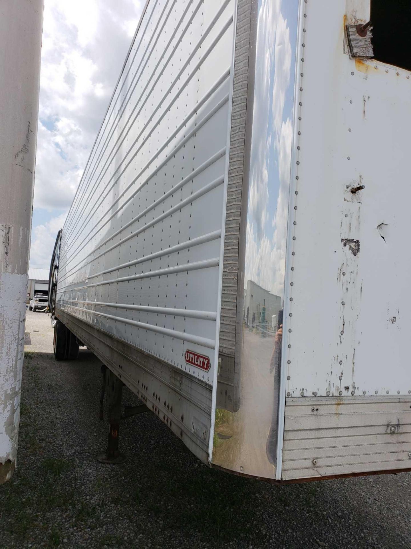 1991 Utility Trailer Company 53" trailer. VIN 1UYVS2480NM655711. Trailer is titled. No reefer unit. - Image 6 of 15