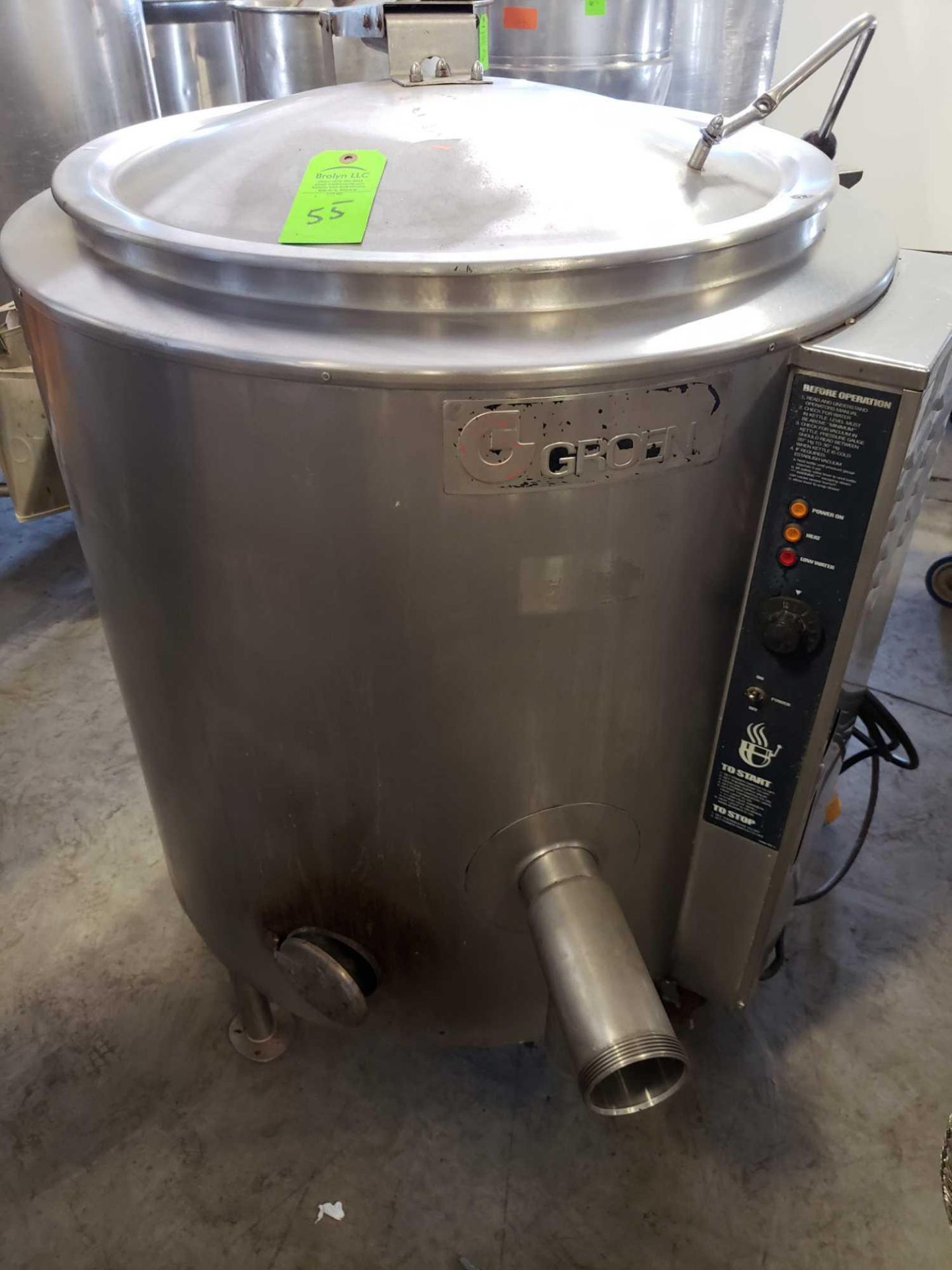 Groen model AH/1E-40, 40 gallon nat gas steam jacketed kettle. 100k btu. Mfg date 2008.