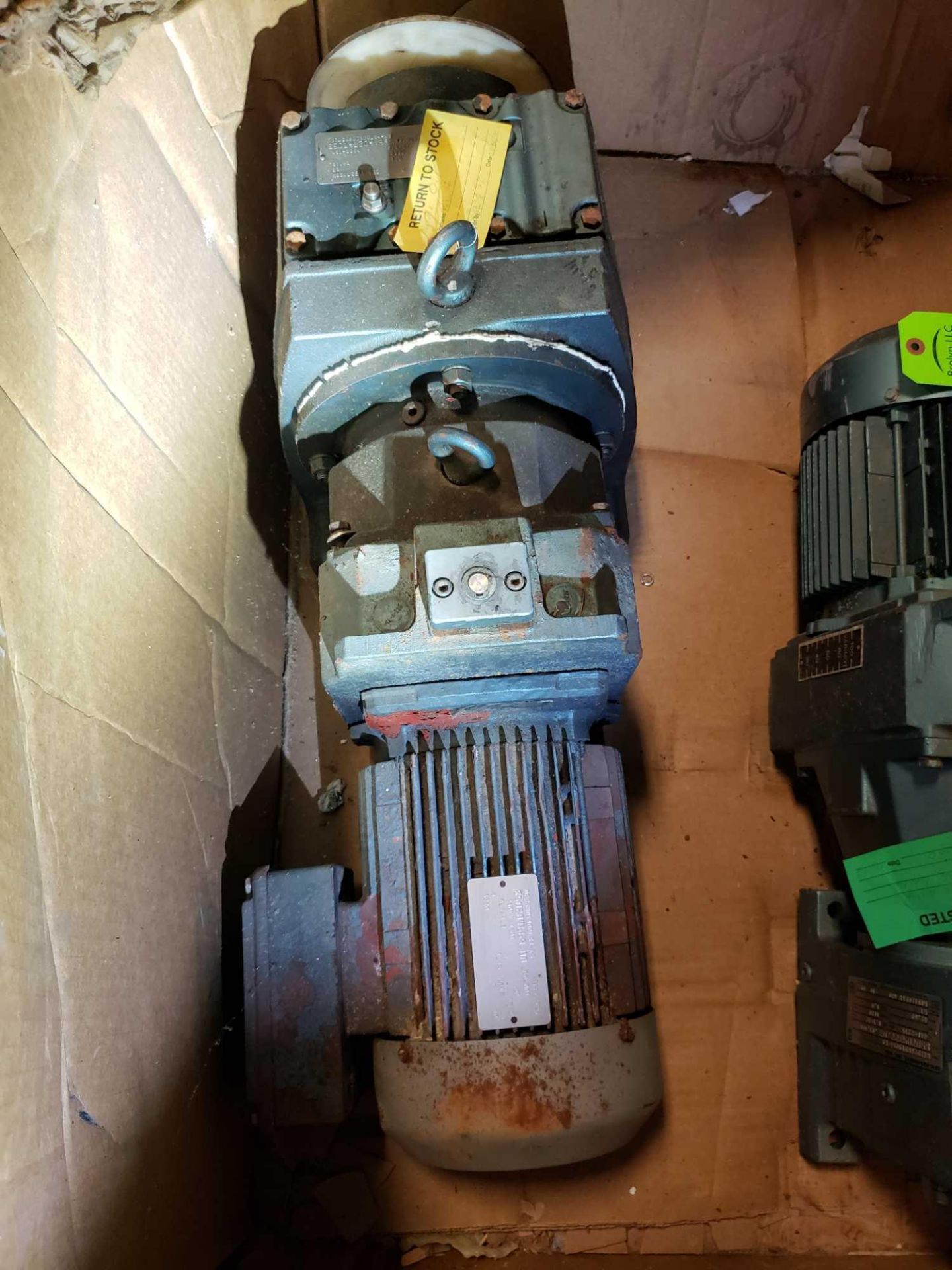 Pallet of assorted motors with gear drives. - Image 9 of 11