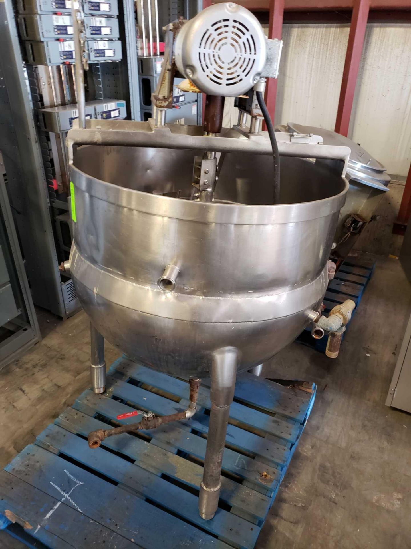 Groen 1X stainless steel mixing kettle. Dimensions of kettle 40" diameter x 30" deep interior. - Image 3 of 11