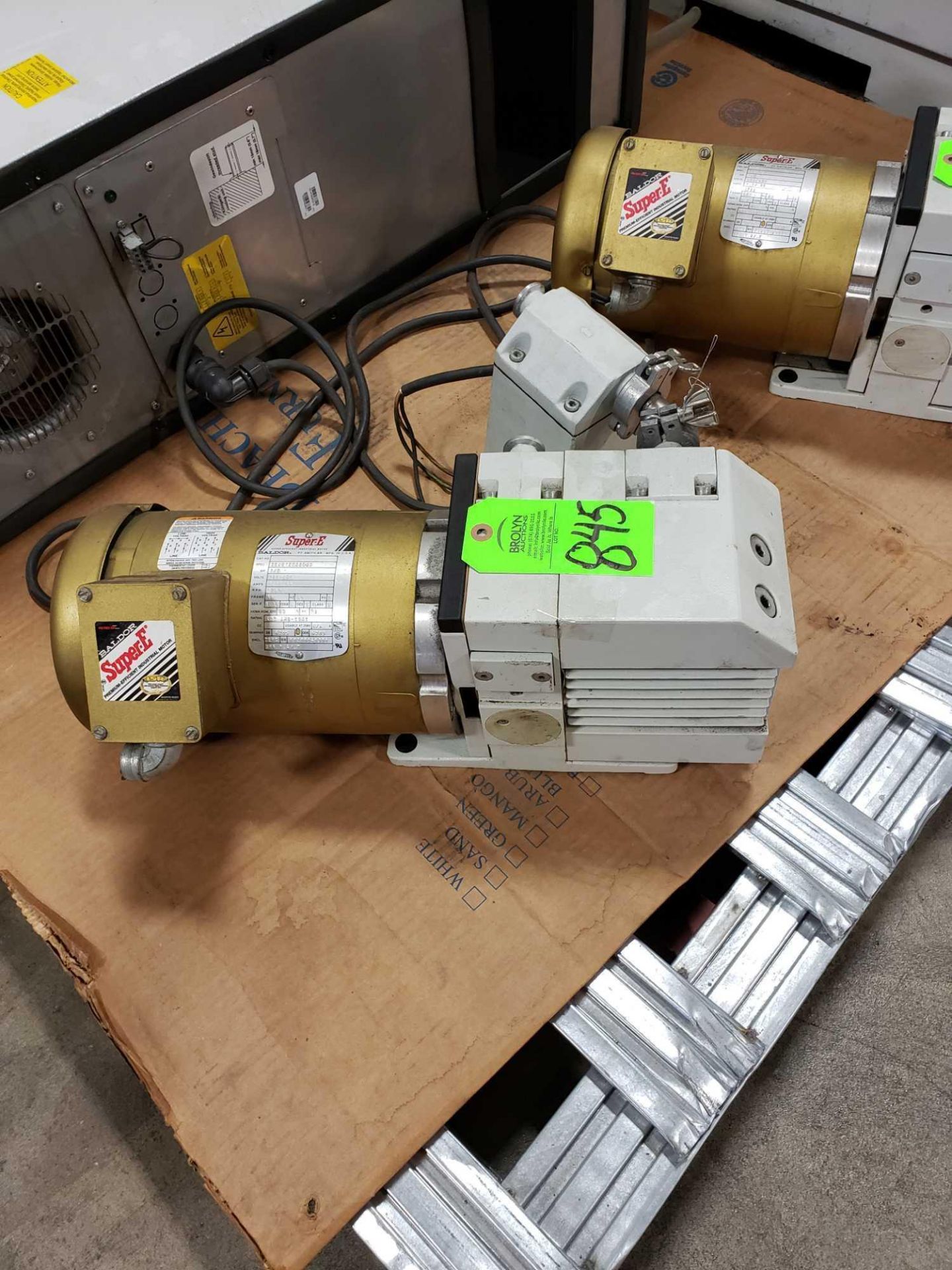 Leybold D4B vacuum pump with baldor 230/460v 3 phase motor.