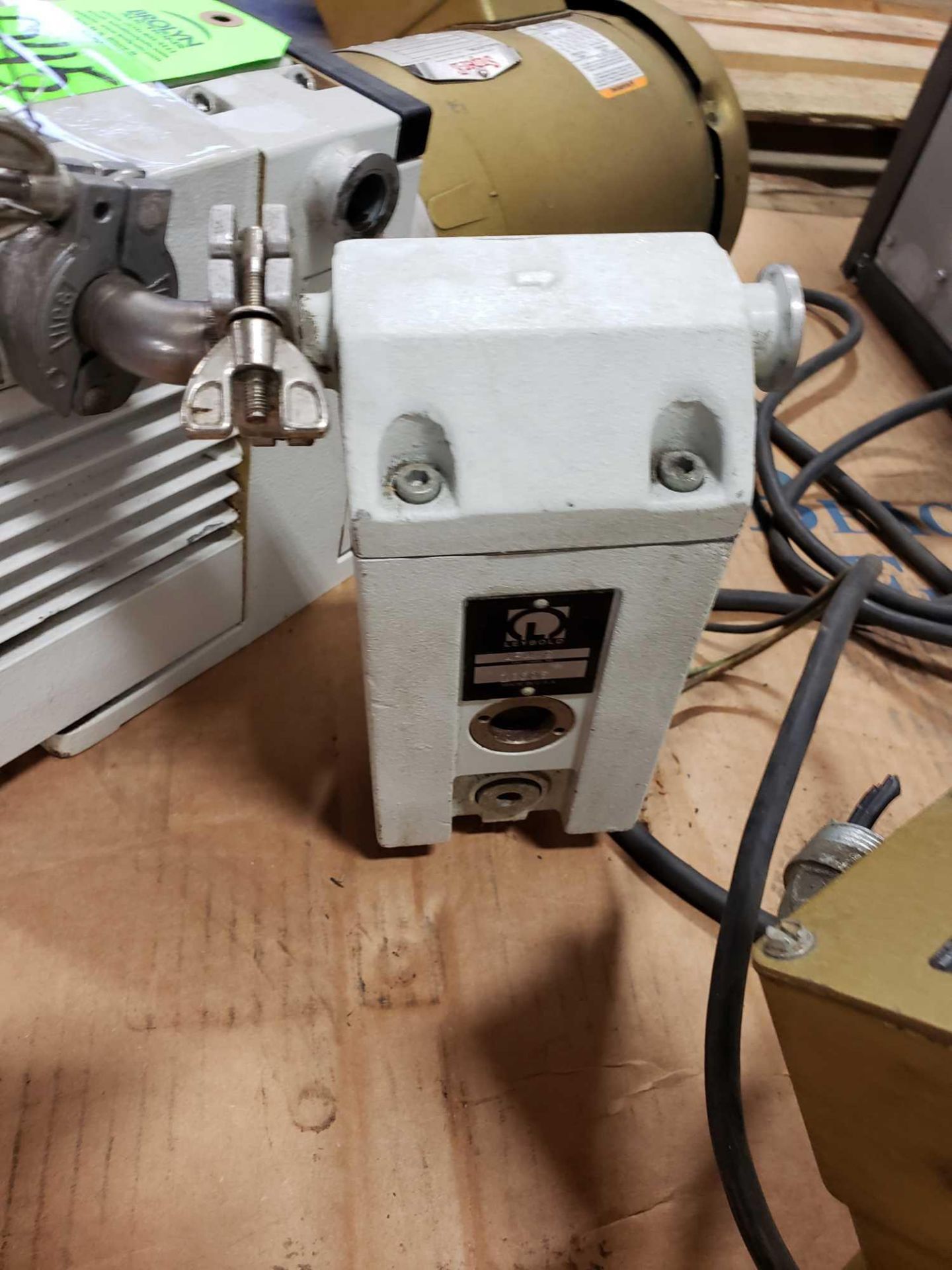 Leybold D4B vacuum pump with baldor 230/460v 3 phase motor. - Image 4 of 4