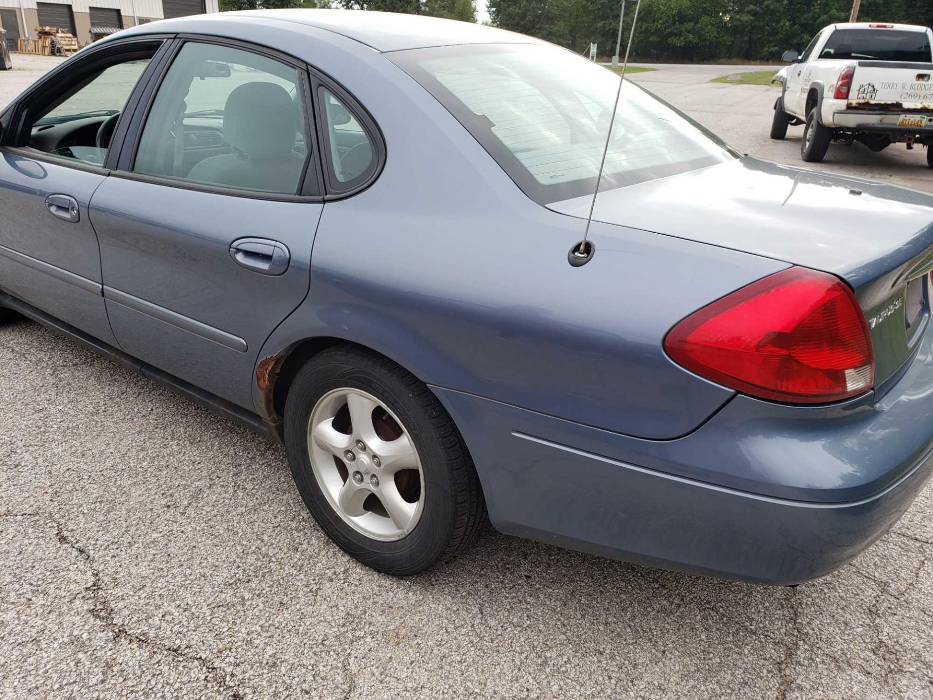 2001 Ford Taurus VIN 1FAFP53291G230229, 70,126 miles. Municipally owned and maintained. - Image 3 of 18