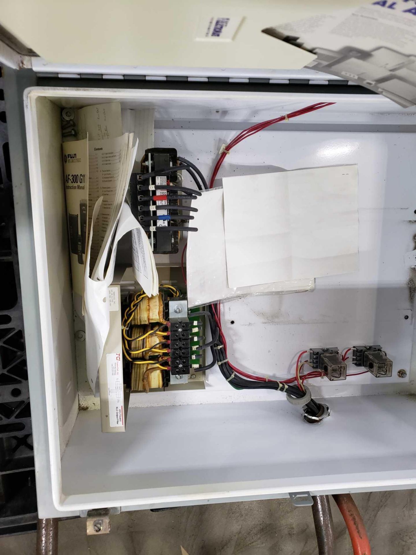 Electrical control box with contents. - Image 2 of 2