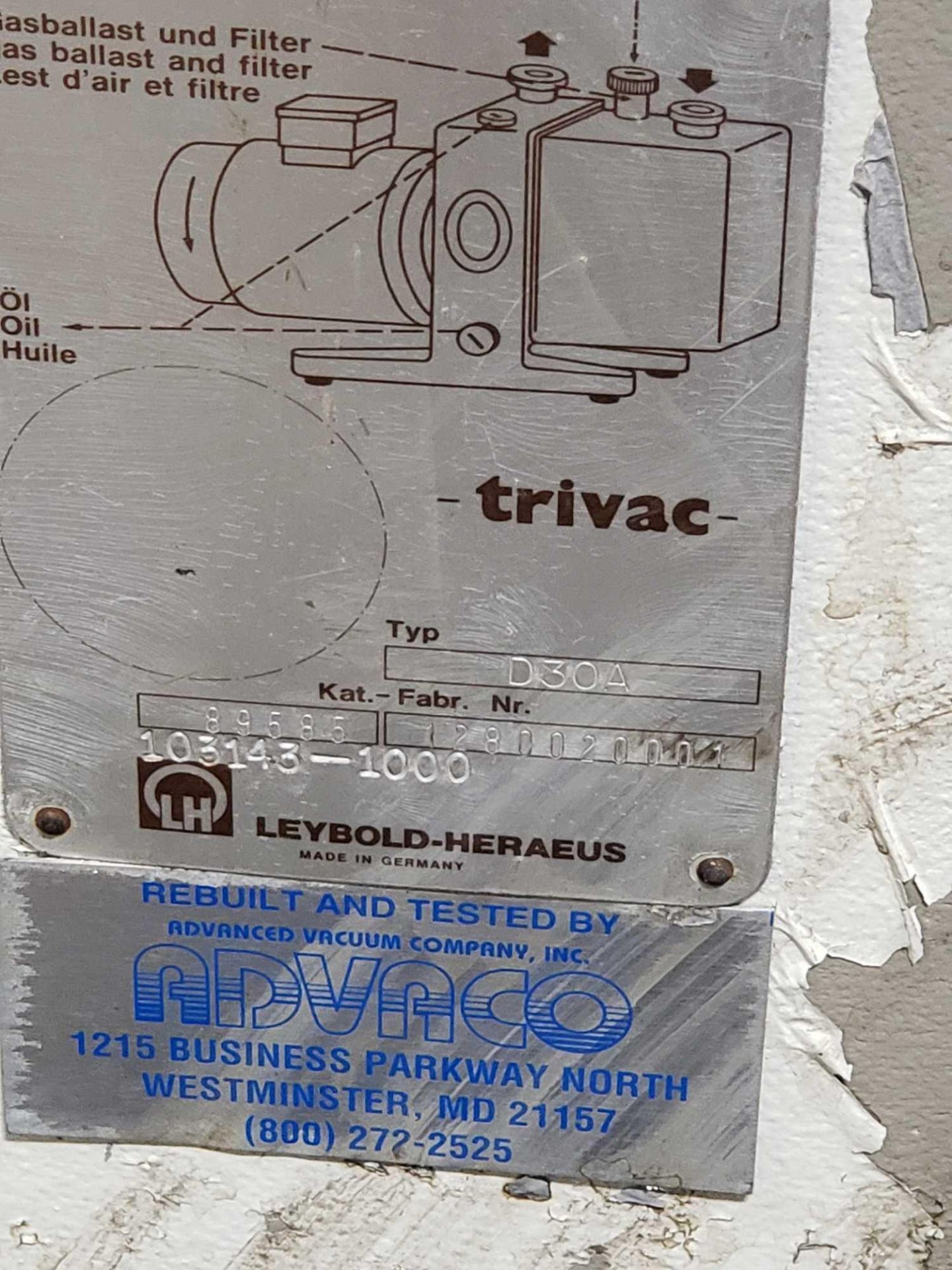 Leybold Trivac model D30A vacuum pump. (pump side only) - Image 2 of 2