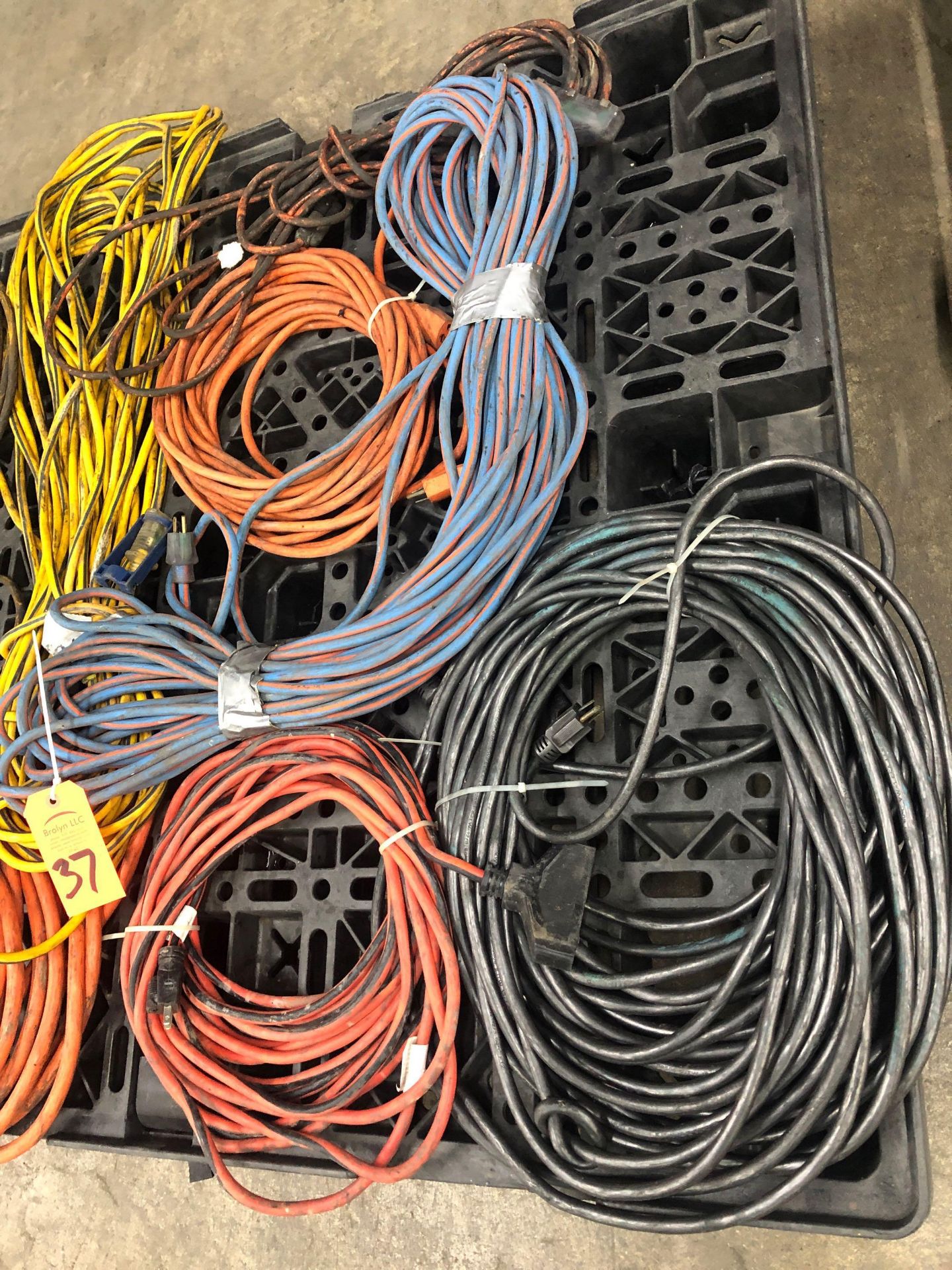 Pallet of assorted cords. - Image 4 of 4