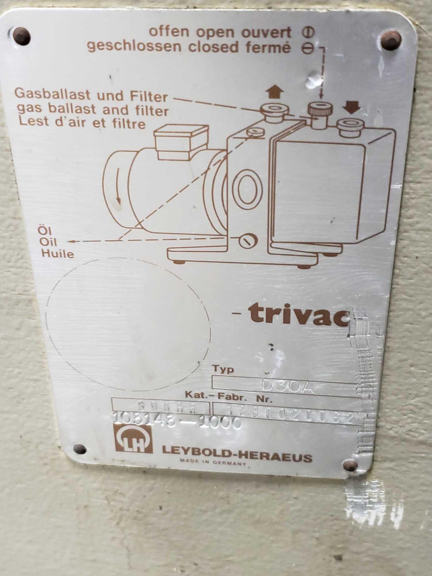 Leybold Trivac model D30A vacuum pump. (pump side only) - Image 2 of 2