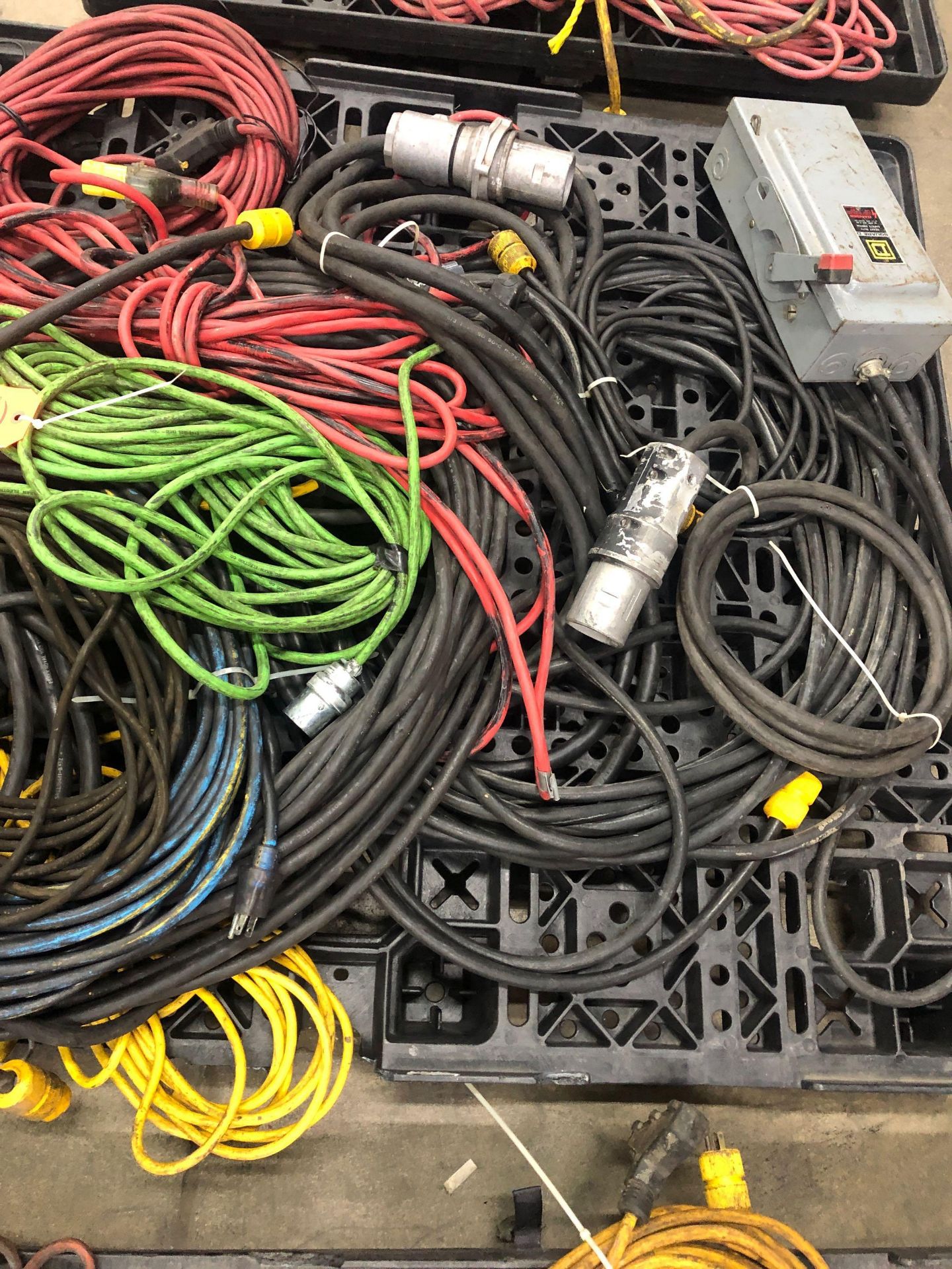 Pallet of assorted cords. - Image 5 of 5