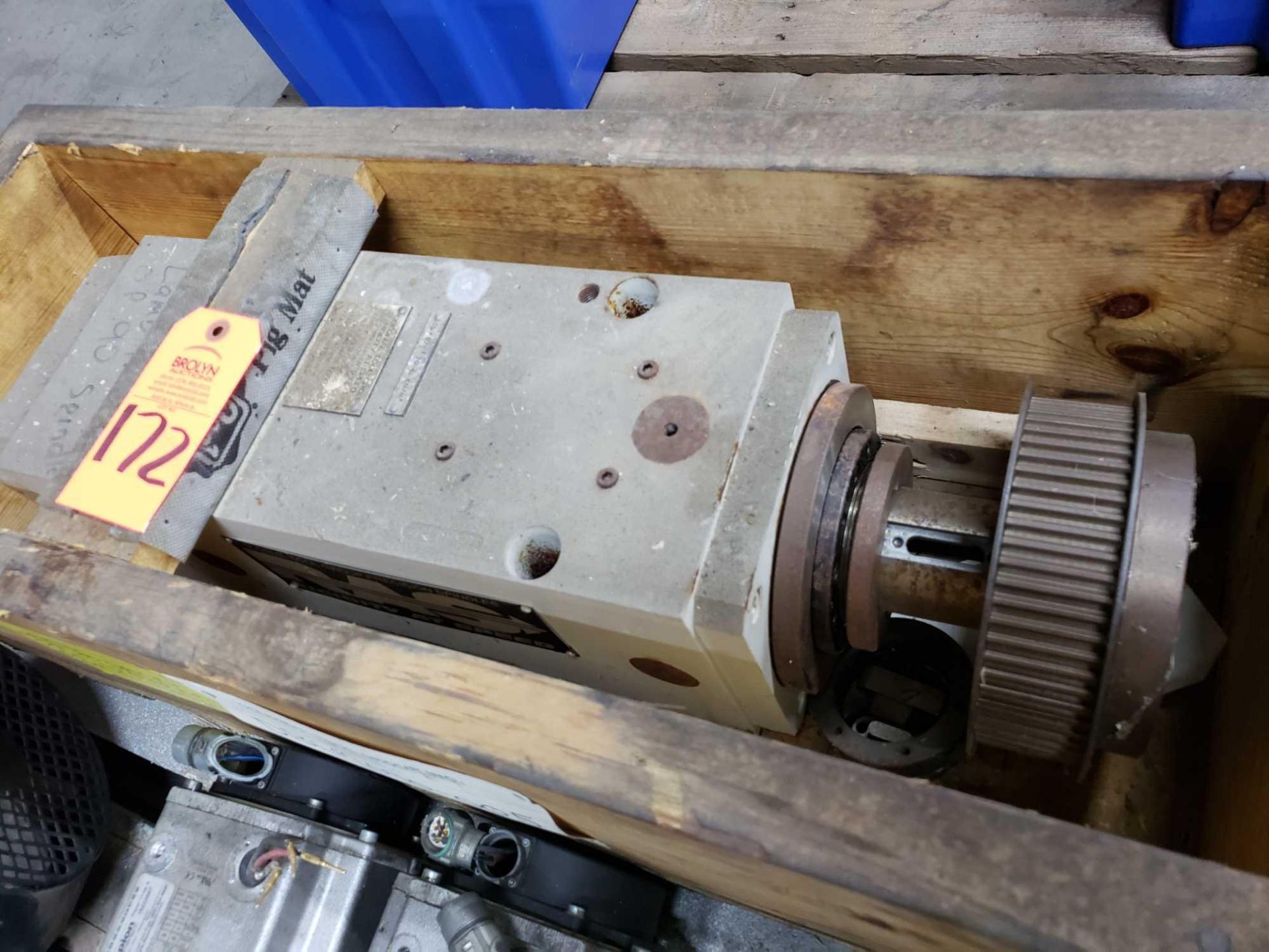 Pallet of assorted motors, gearboxes, and spindle assembly. - Image 6 of 6