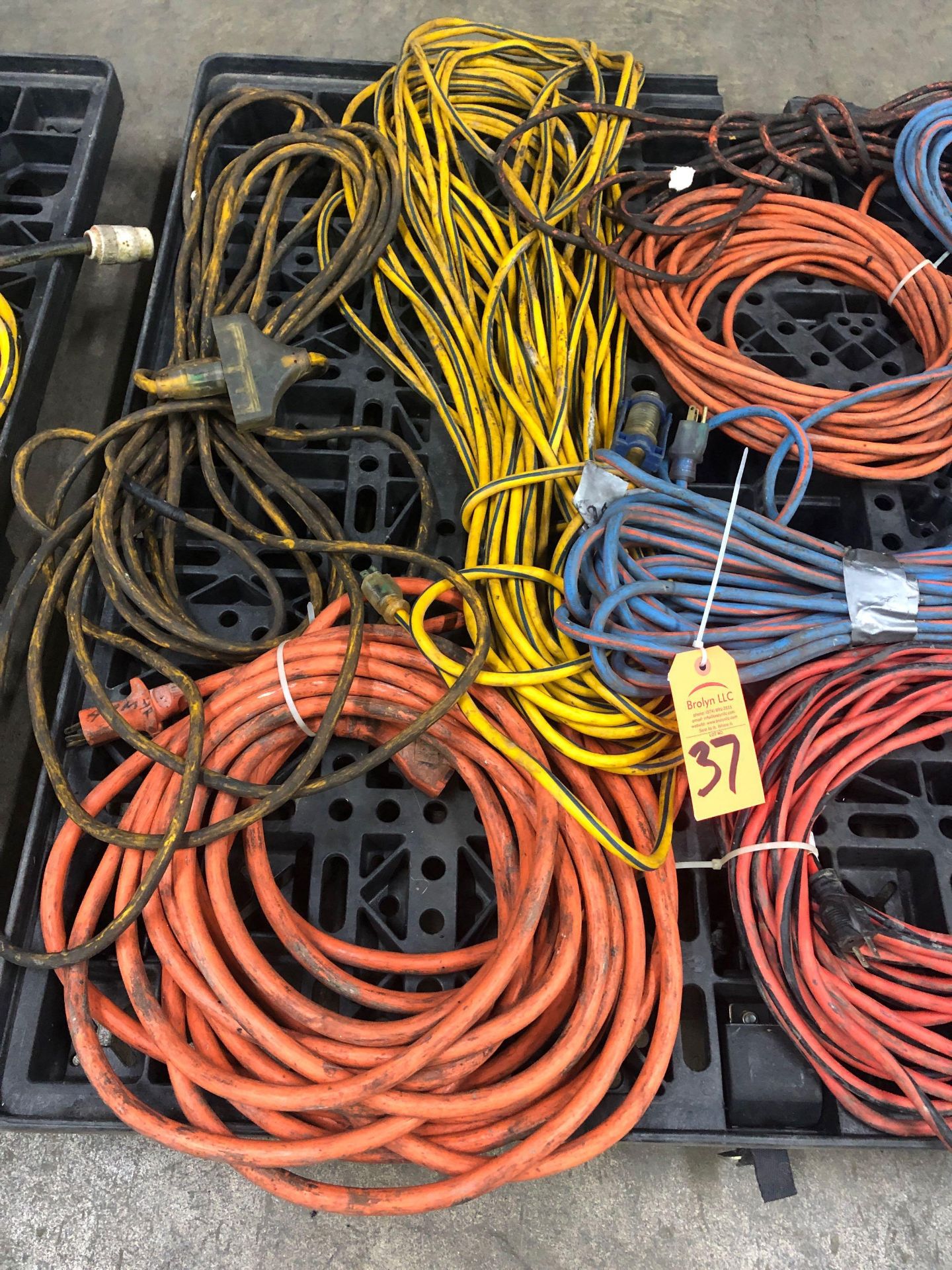 Pallet of assorted cords. - Image 3 of 4