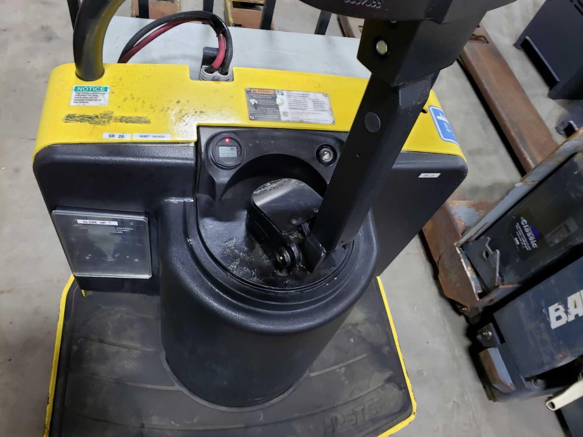 Hyster B60ZHD power ride on pallet jack. 6000lb capacity, 24v, max aH 510. - Image 3 of 7