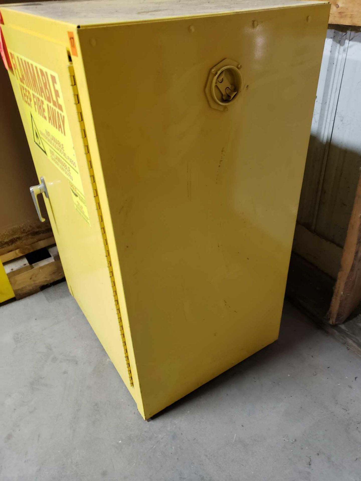 Eagle model 1925 flammable cabinet. 12 gallon capacity. - Image 2 of 3