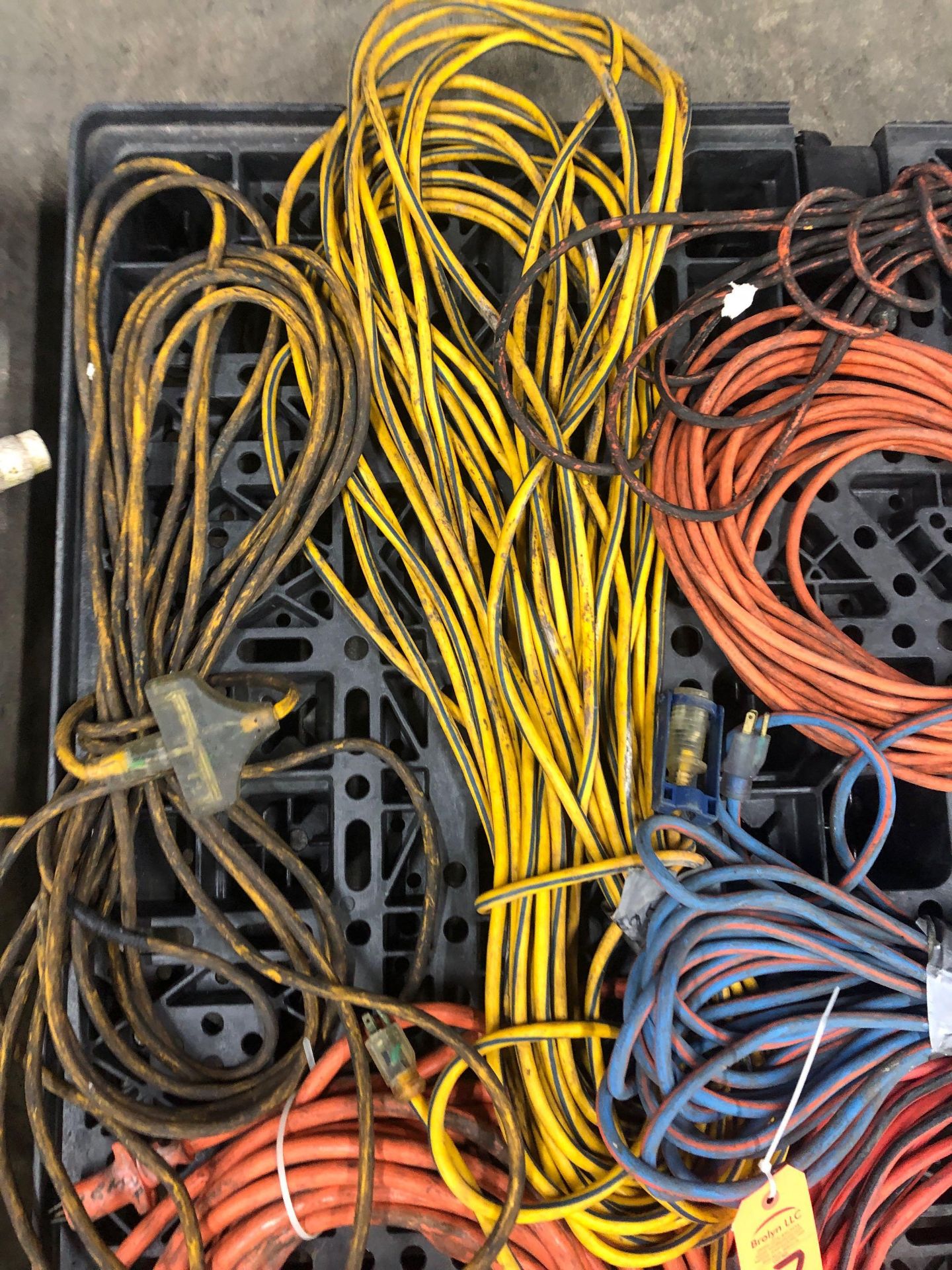 Pallet of assorted cords. - Image 2 of 4