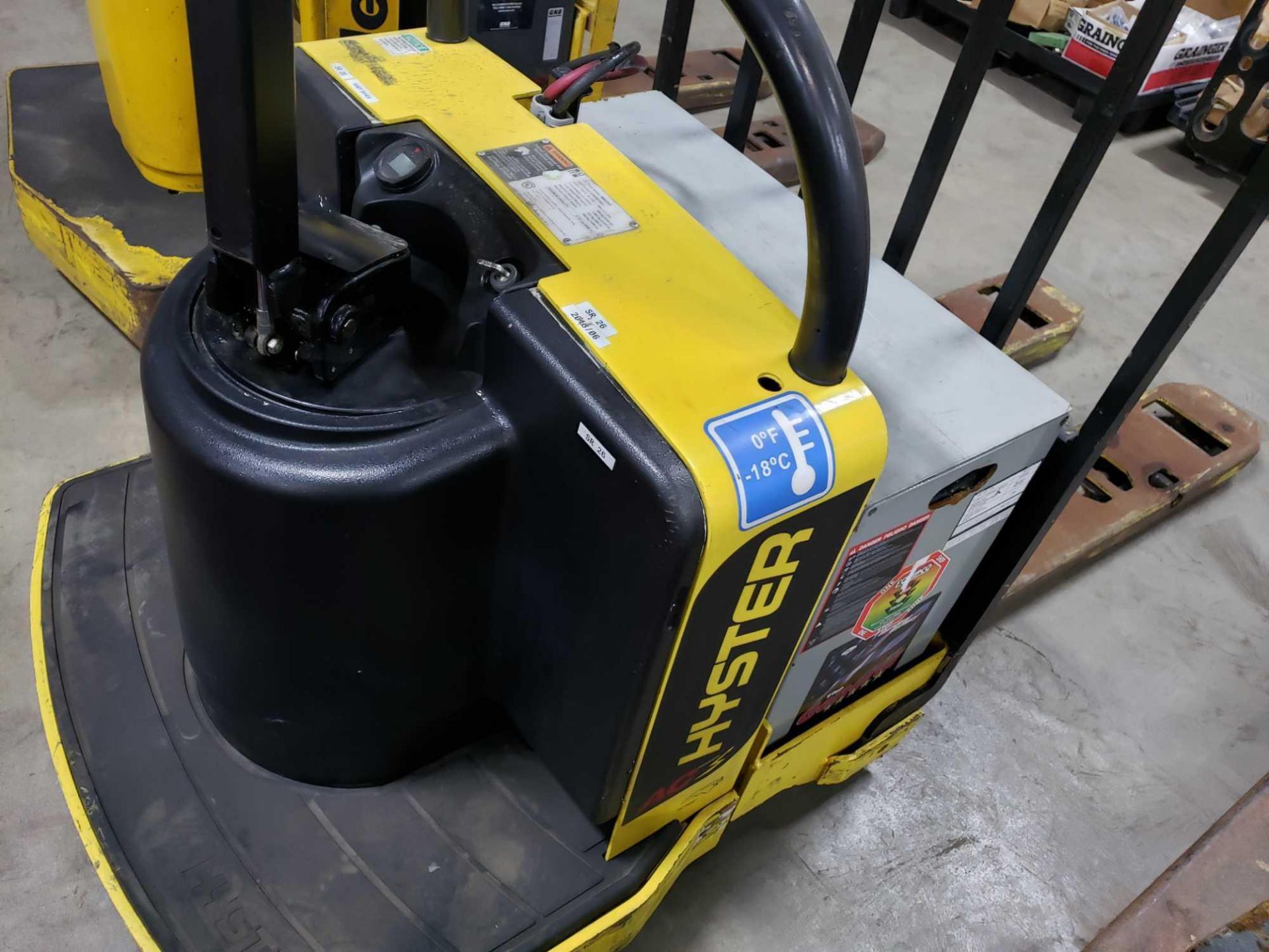 Hyster B60ZHD power ride on pallet jack. 6000lb capacity, 24v, max aH 510. - Image 5 of 7