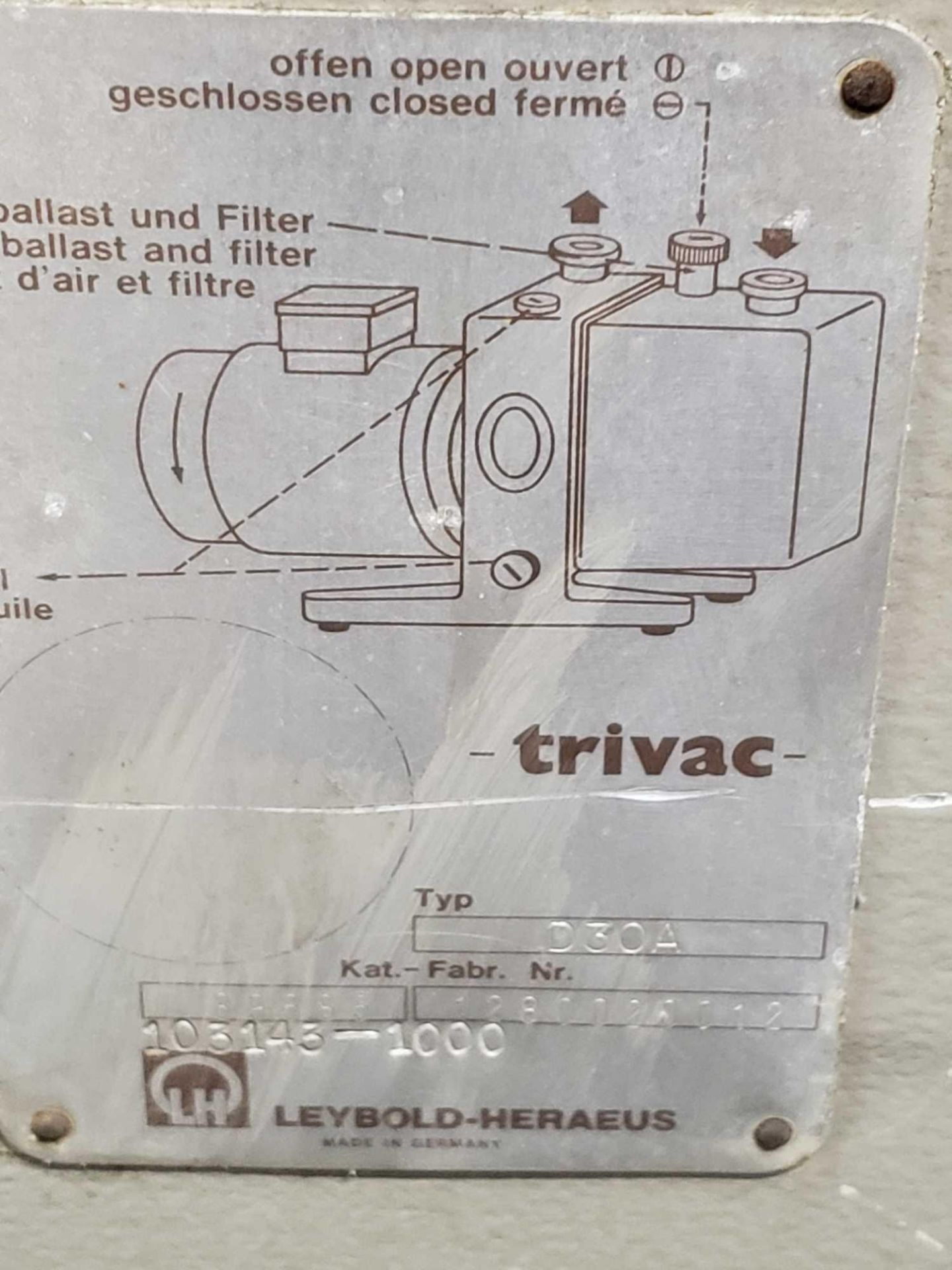 Leybold Trivac model D30A vacuum pump. (pump side only) - Image 2 of 3