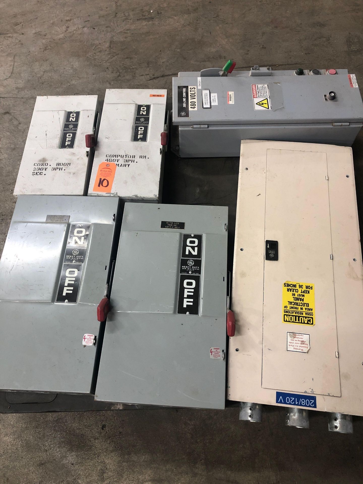 Qty 5 - Assorted GE electrical disconnect boxes, breaker boxes, etc.