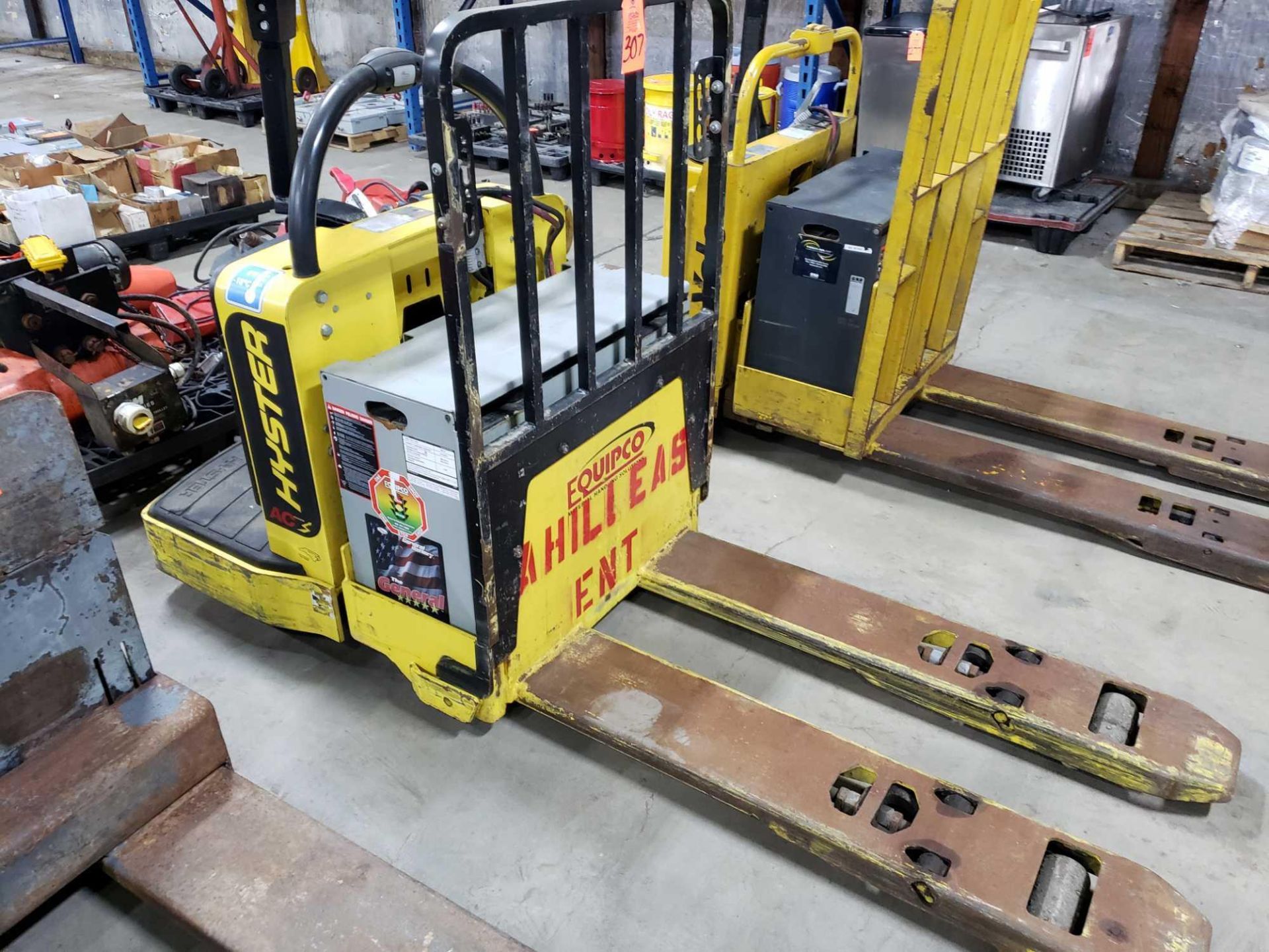 Hyster B60ZHD power ride on pallet jack. 6000lb capacity, 24v, max aH 510. - Image 7 of 7