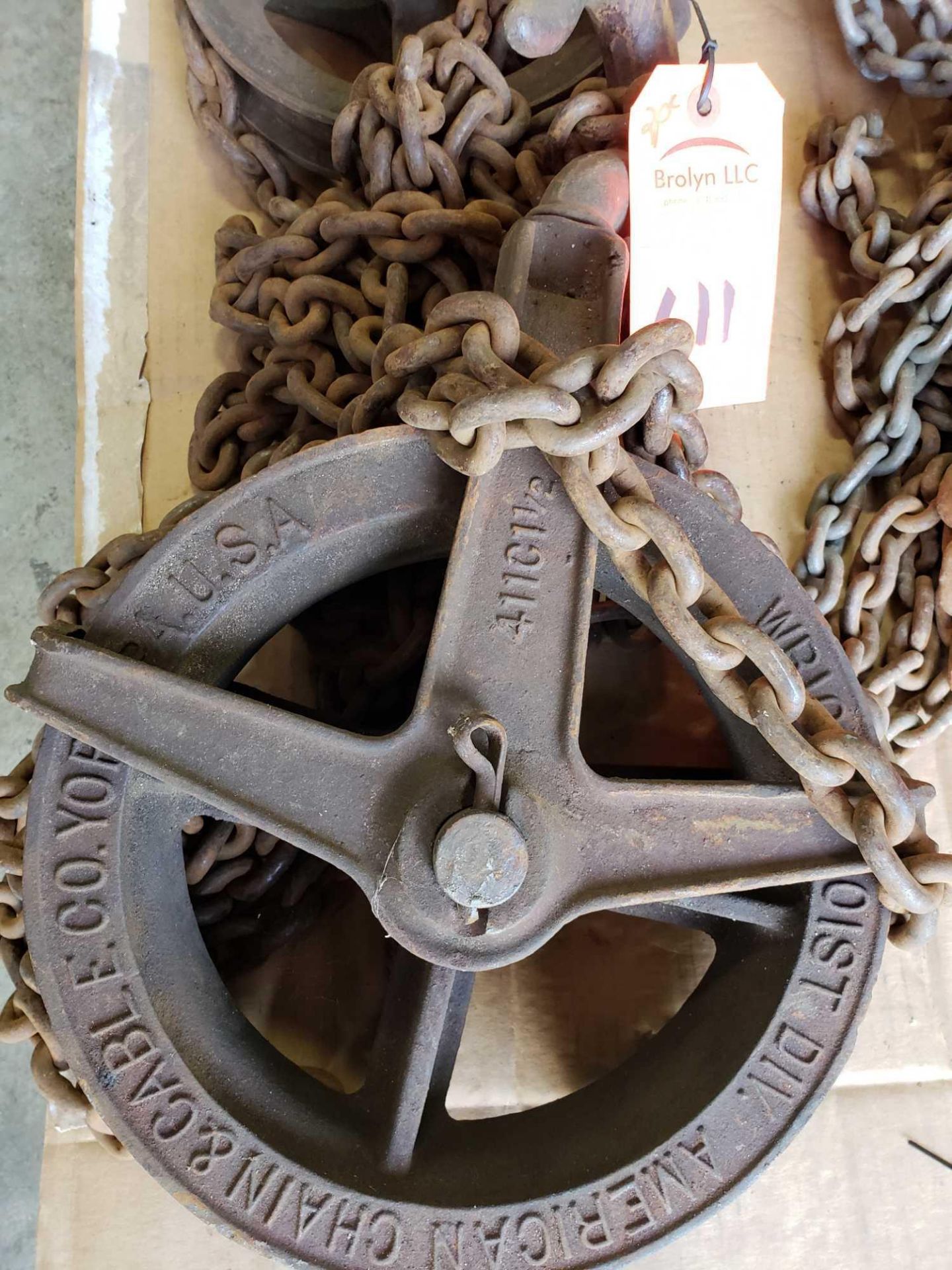 Wright manual chain hoist. - Image 2 of 3