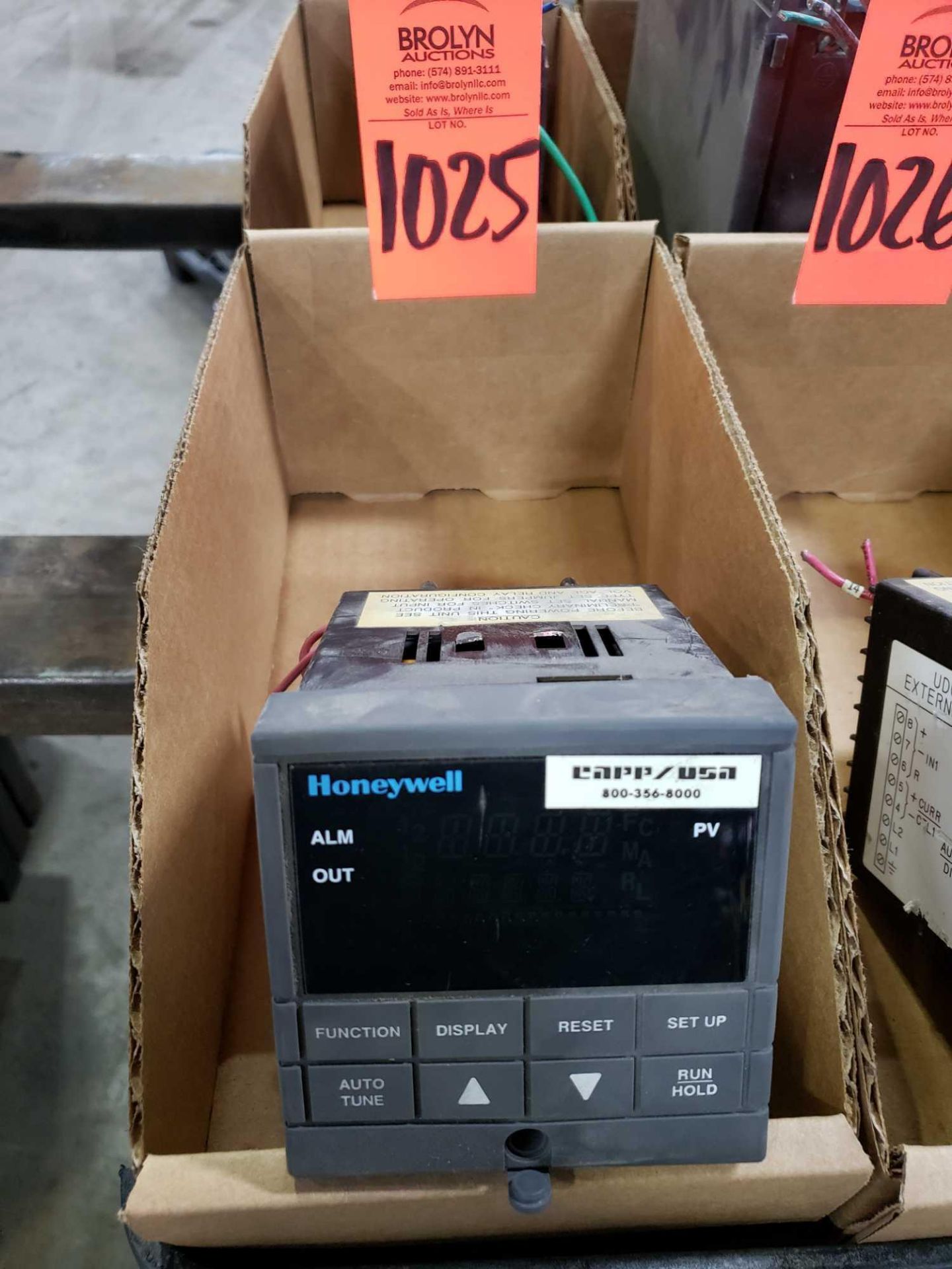 Honeywell temperature controller UDC2000 mini-pro model number DC200C-2-000-100000-0.