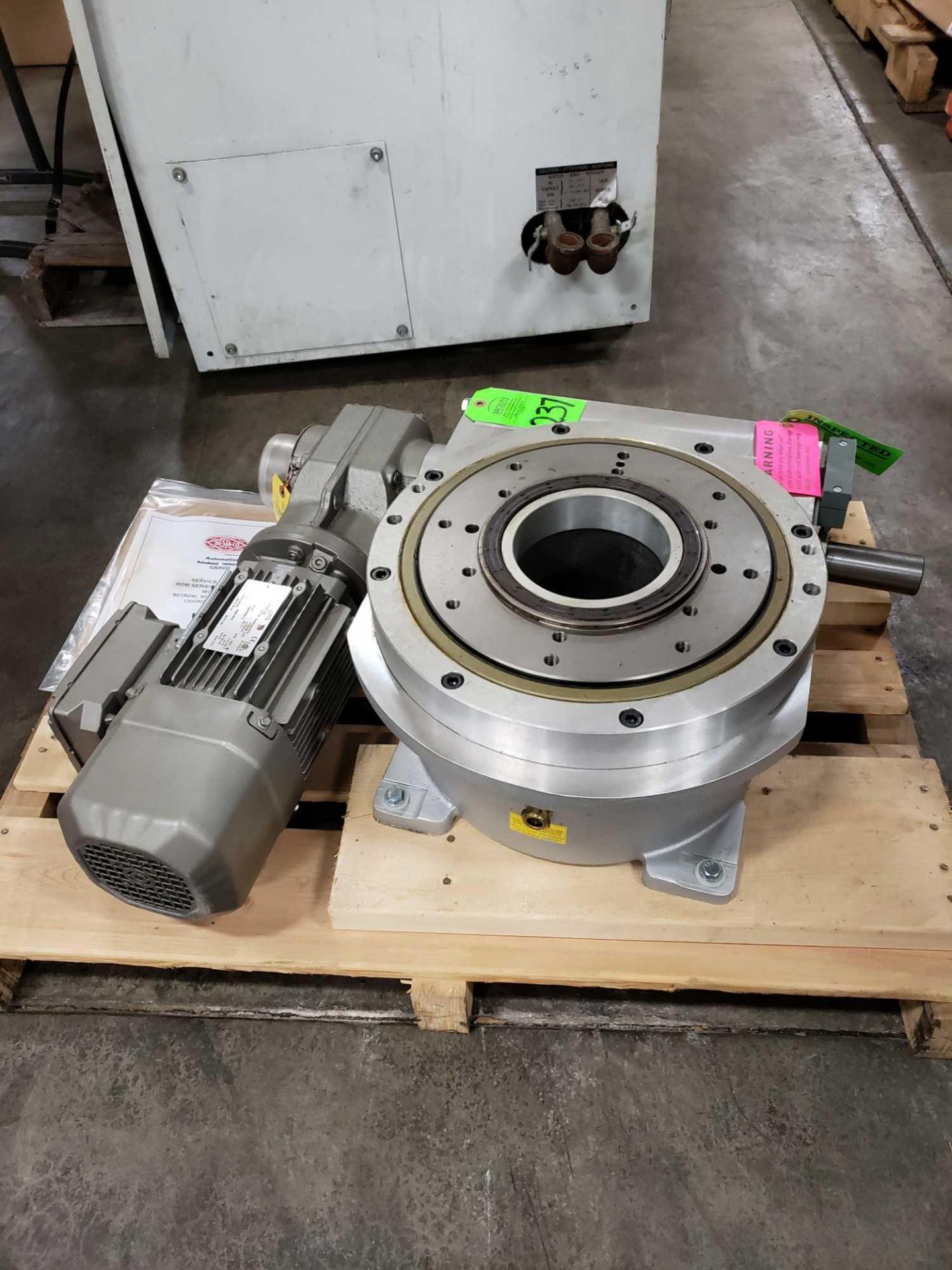 Camco model 1100RDM2H48-330 rotary positioner. New on pallet with paperwork.