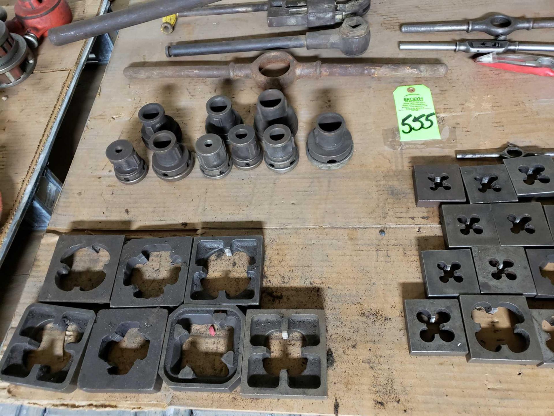 Pallet of assorted dies, threaders, and handles. - Image 4 of 4