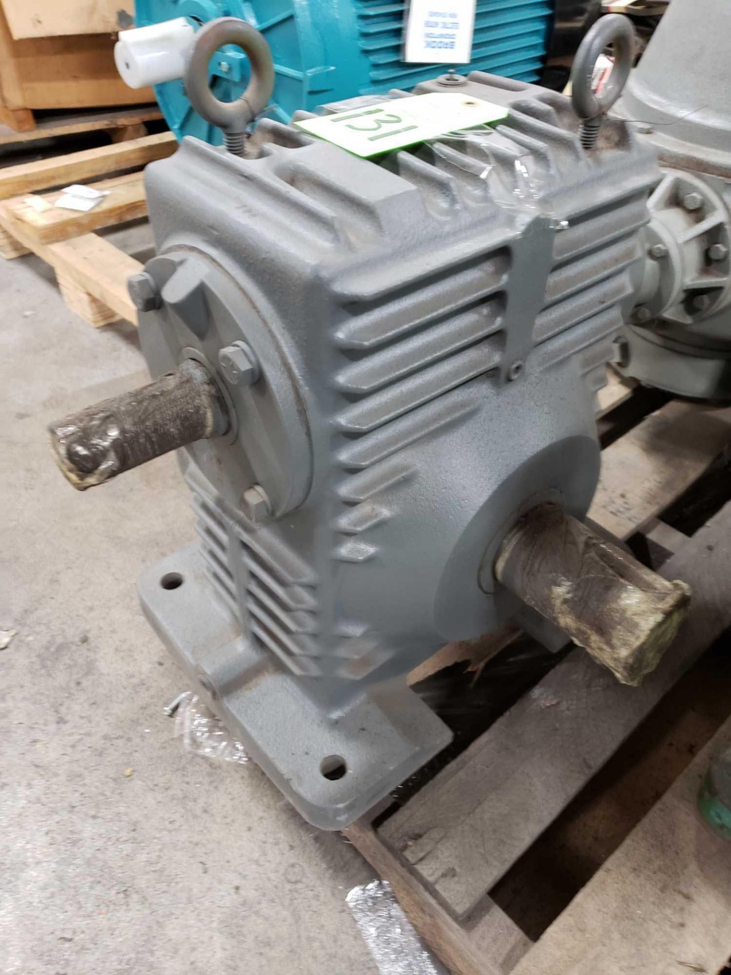 Winsmith speed reducer gear box model 951DT, ratio 100:1. New with shelf wear. - Image 3 of 3