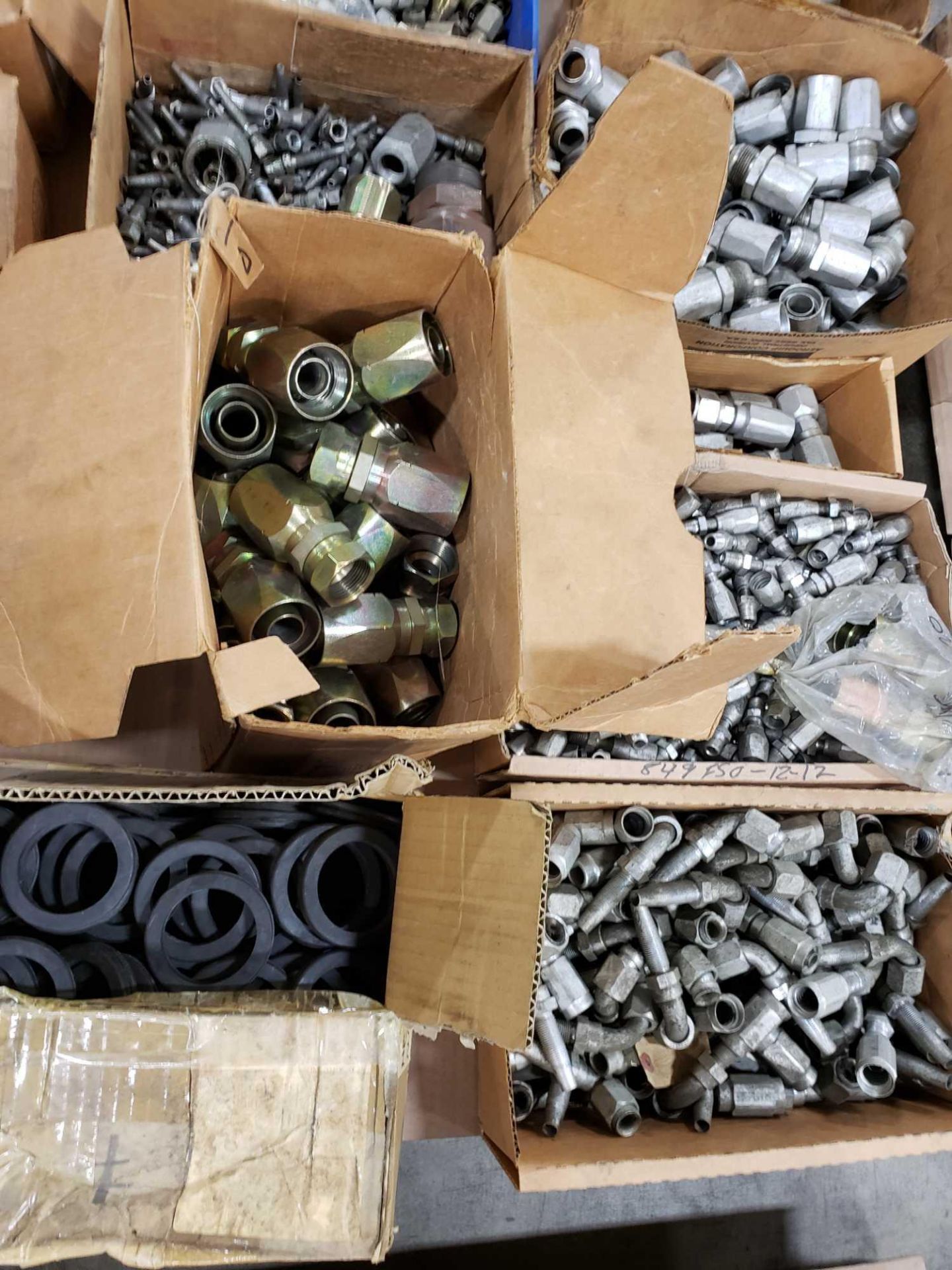 Pallet of assorted hydraulic fittings. - Image 3 of 4