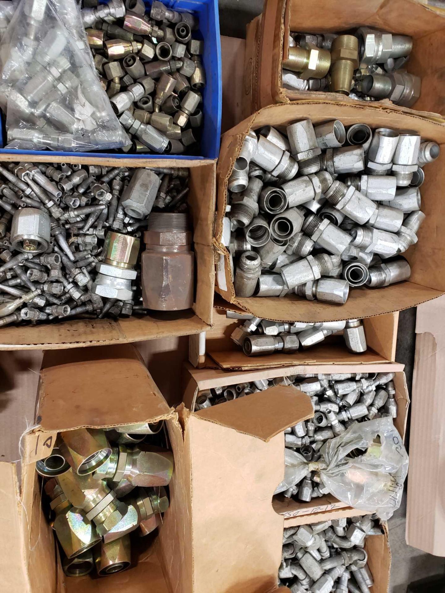Pallet of assorted hydraulic fittings. - Image 2 of 4