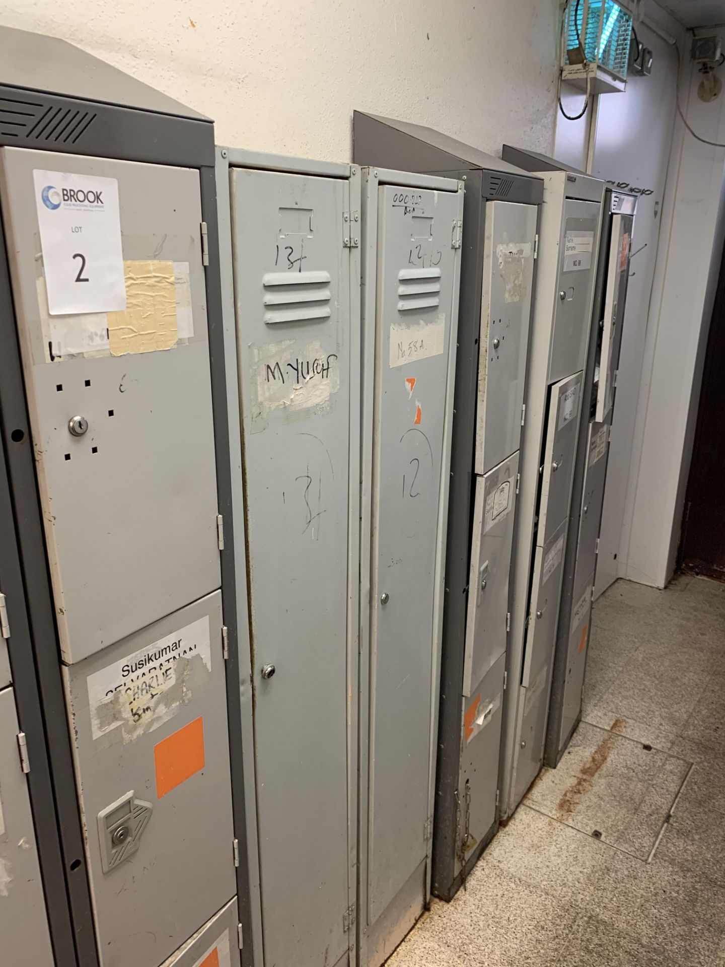 quantity of 6 personnel lockers