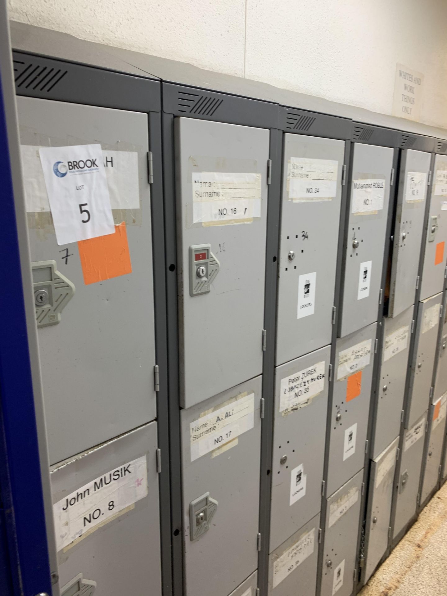 quantity of 6 personnel lockers