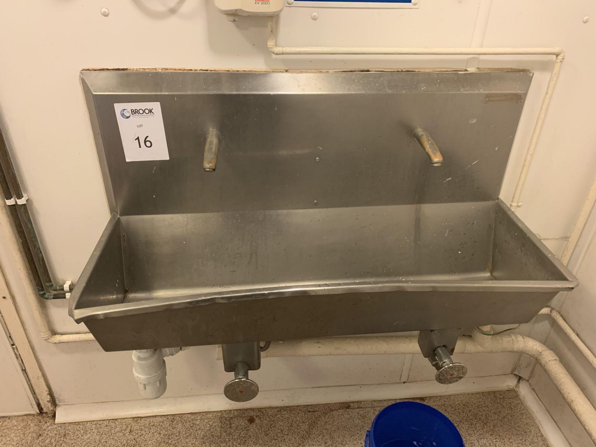 double knee operated sink