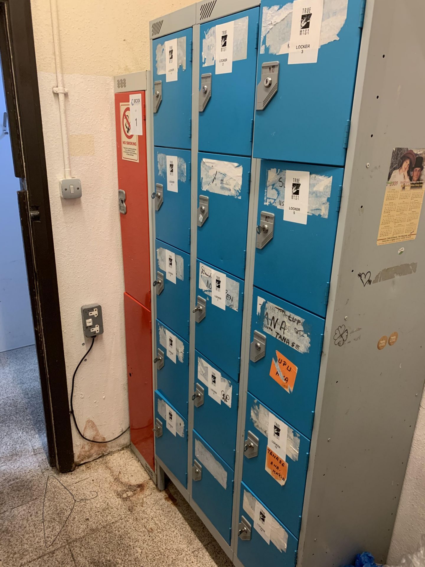 quantity of 4 lockers