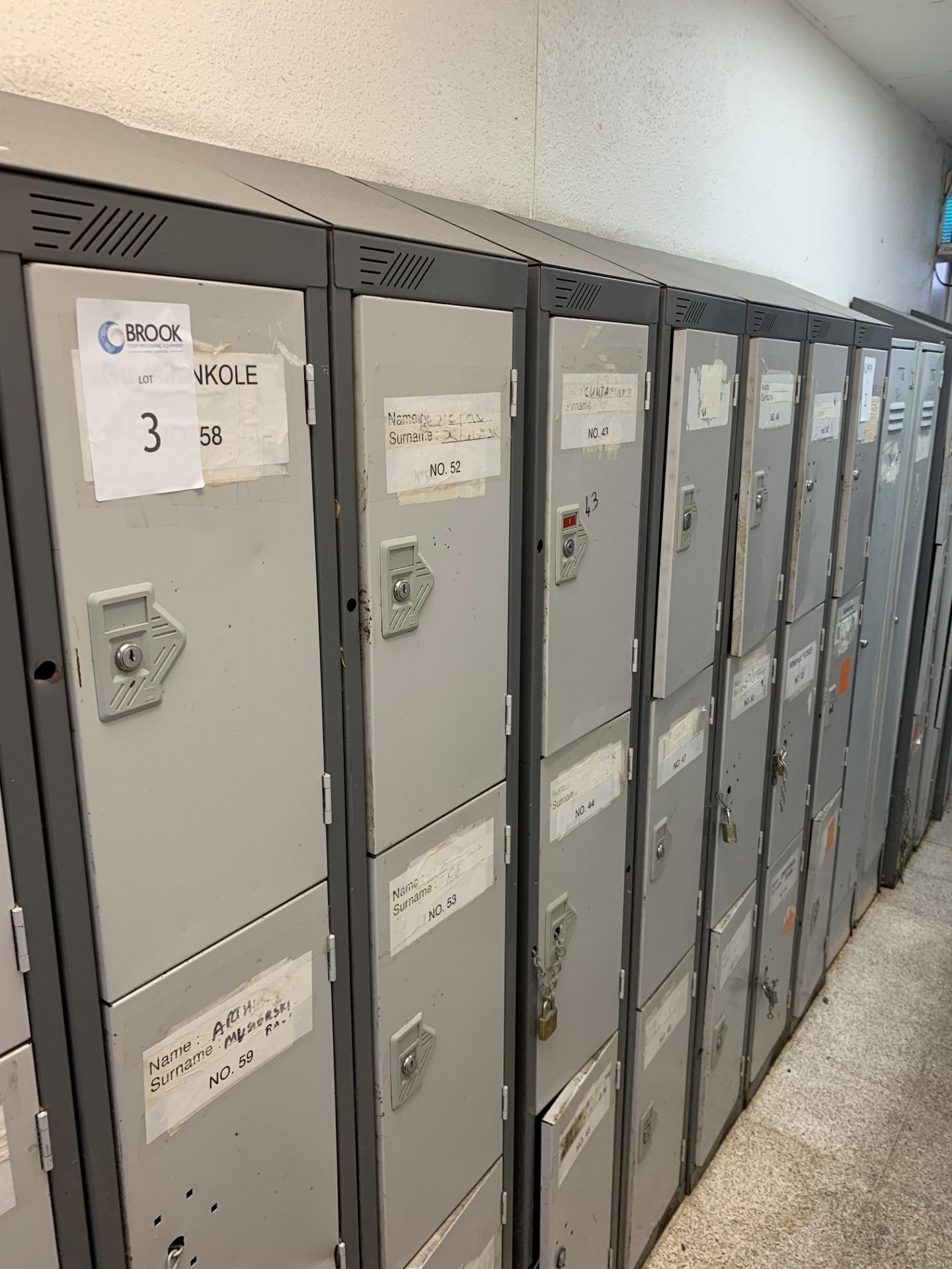 quantity of 6 personnel lockers