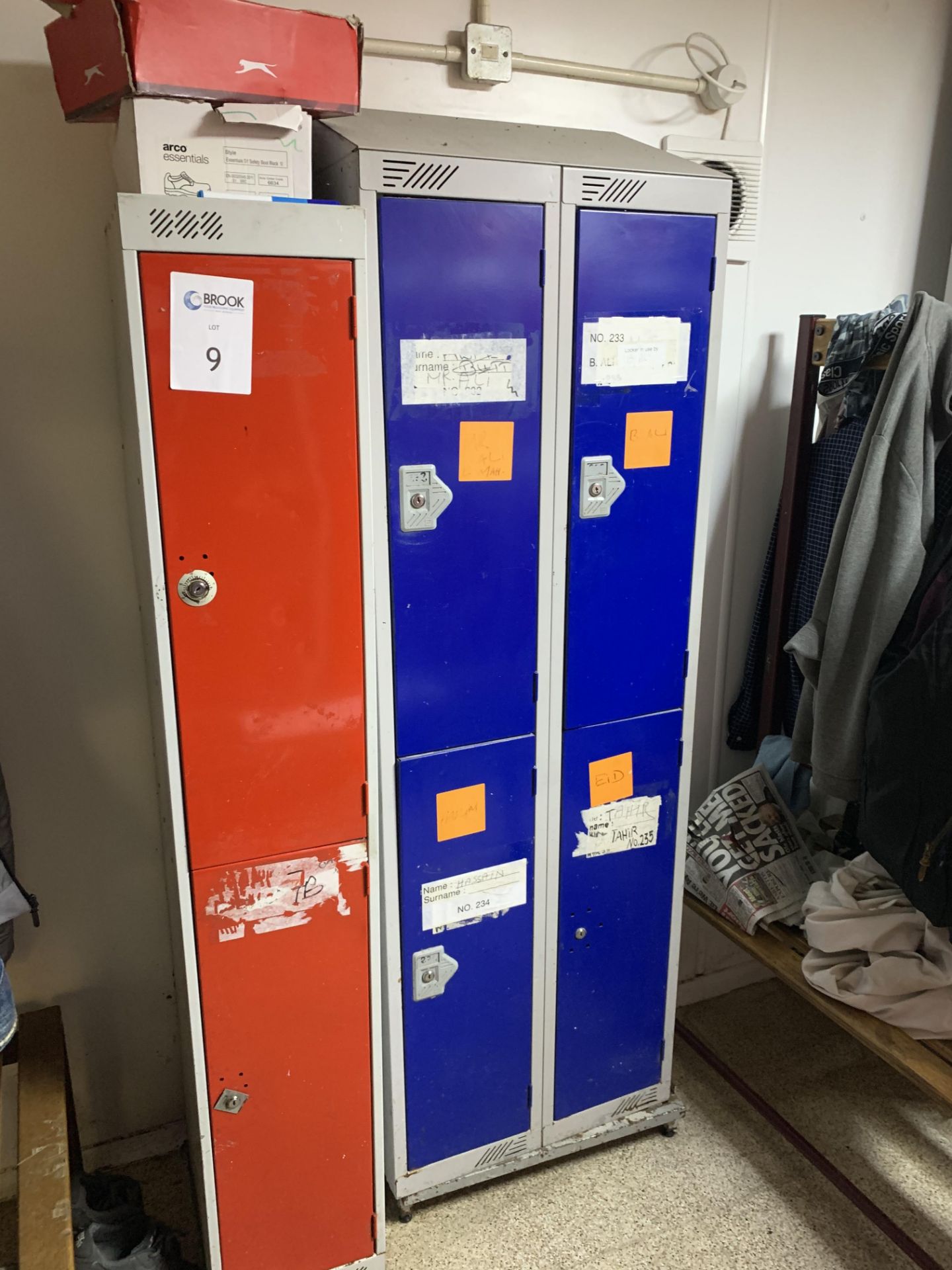 quantity of 3 personnel lockers