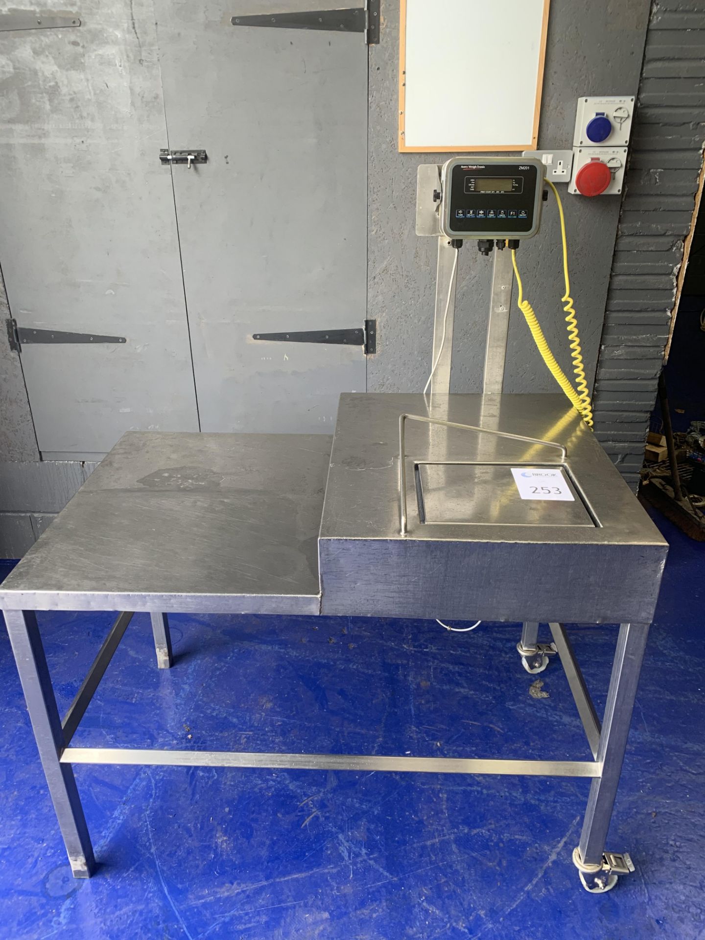 avery weigh tronics scales on stainless steel table system 110v