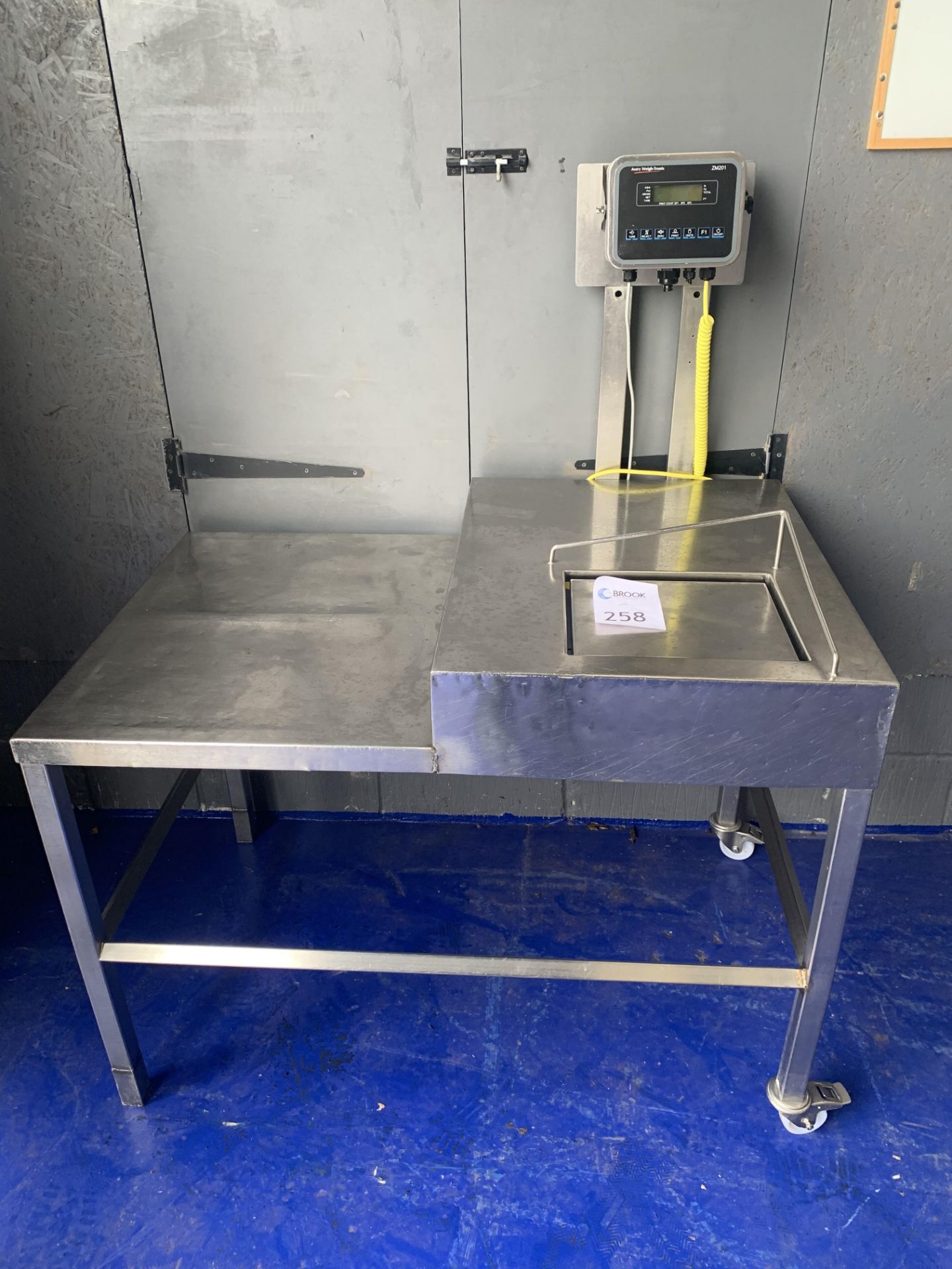 avery weigh tronics scales on stainless steel table system 110v - Image 2 of 2