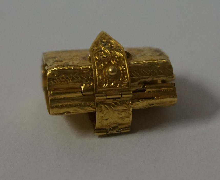 An Engraved Yellow Metal Mourning Locket, In the form of a box, probably gold, weight 10.6 grams, - Image 2 of 3