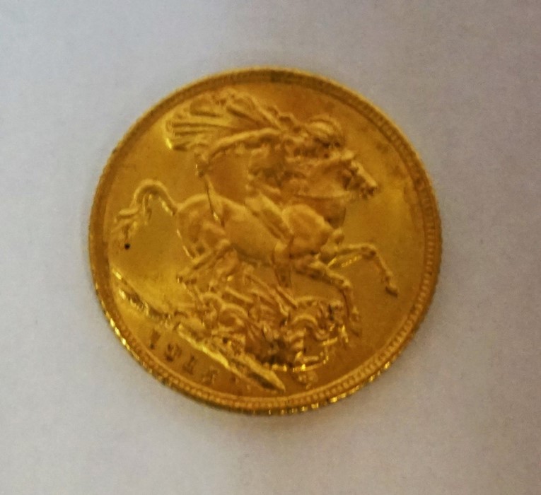 A Gold Sovereign, Dated 1915, 8 grams - Image 2 of 6