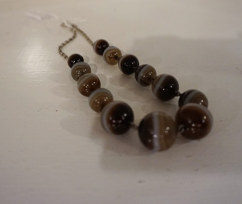 A Silver Mounted Necklace, Comprising of thirteen graduated agate style beads - Image 2 of 2