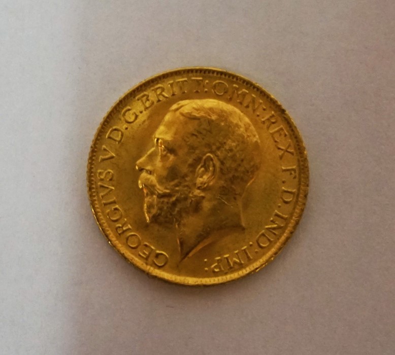 A Gold Sovereign, Dated 1915, 8 grams